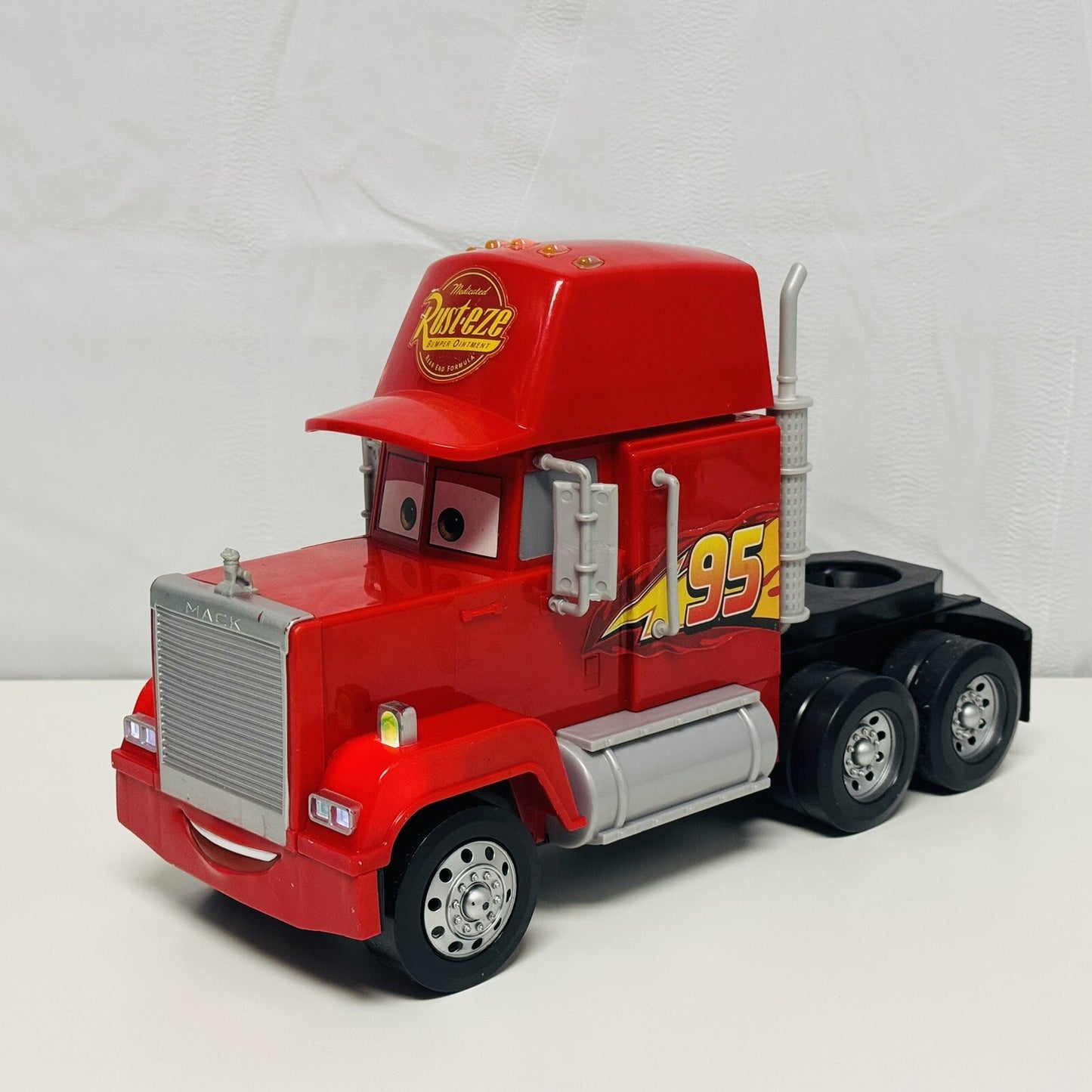 Disney Pixar Cars 3 - 1:18 SCALE MACK HAULER 15” ROLLS + LIGHTS & SOUNDS - 2017
