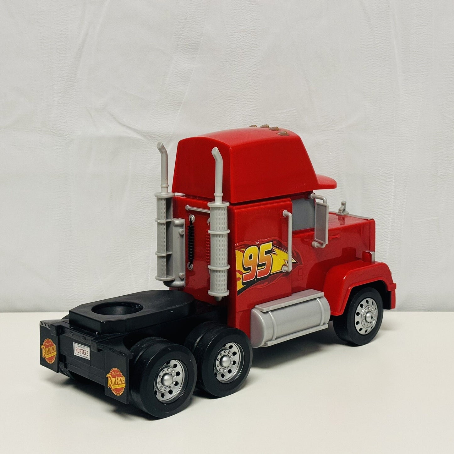 Disney Pixar Cars 3 - 1:18 SCALE MACK HAULER 15” ROLLS + LIGHTS & SOUNDS - 2017