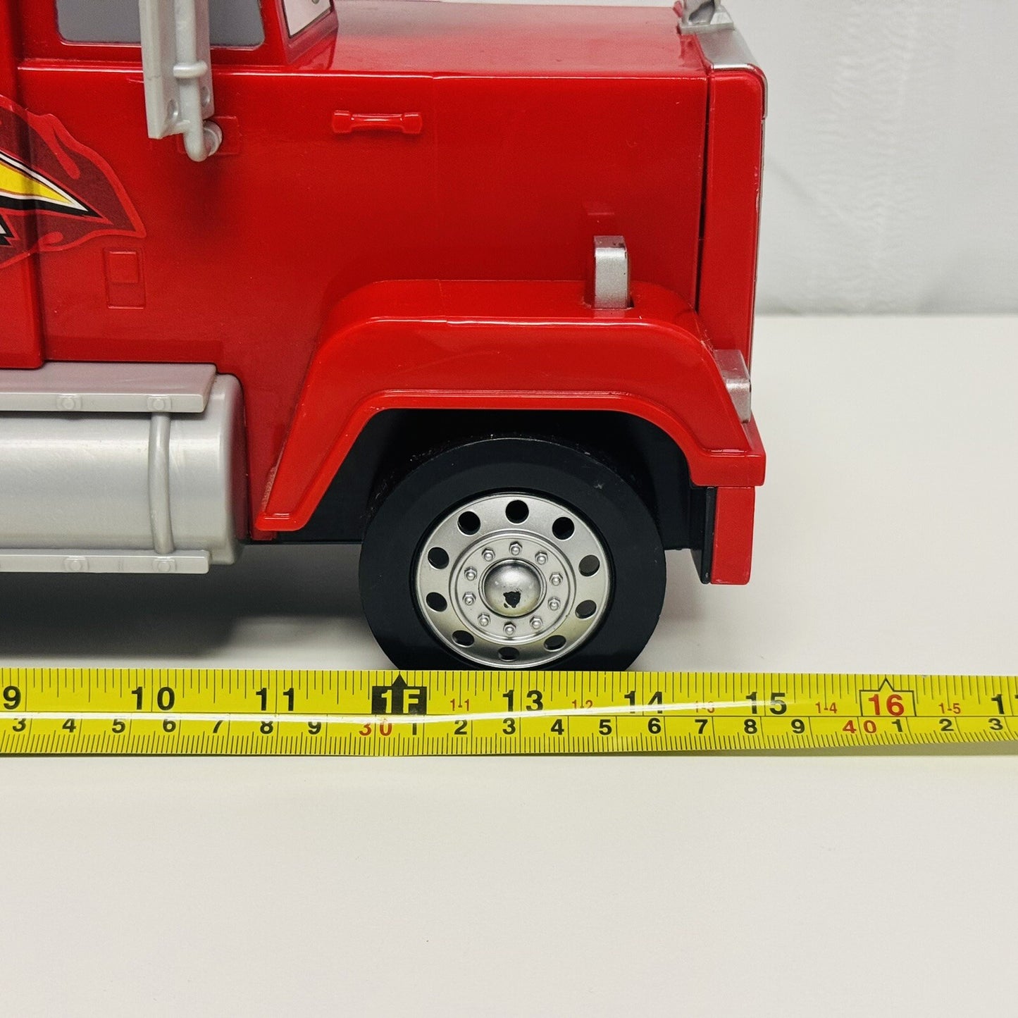 Disney Pixar Cars 3 - 1:18 SCALE MACK HAULER 15” ROLLS + LIGHTS & SOUNDS - 2017