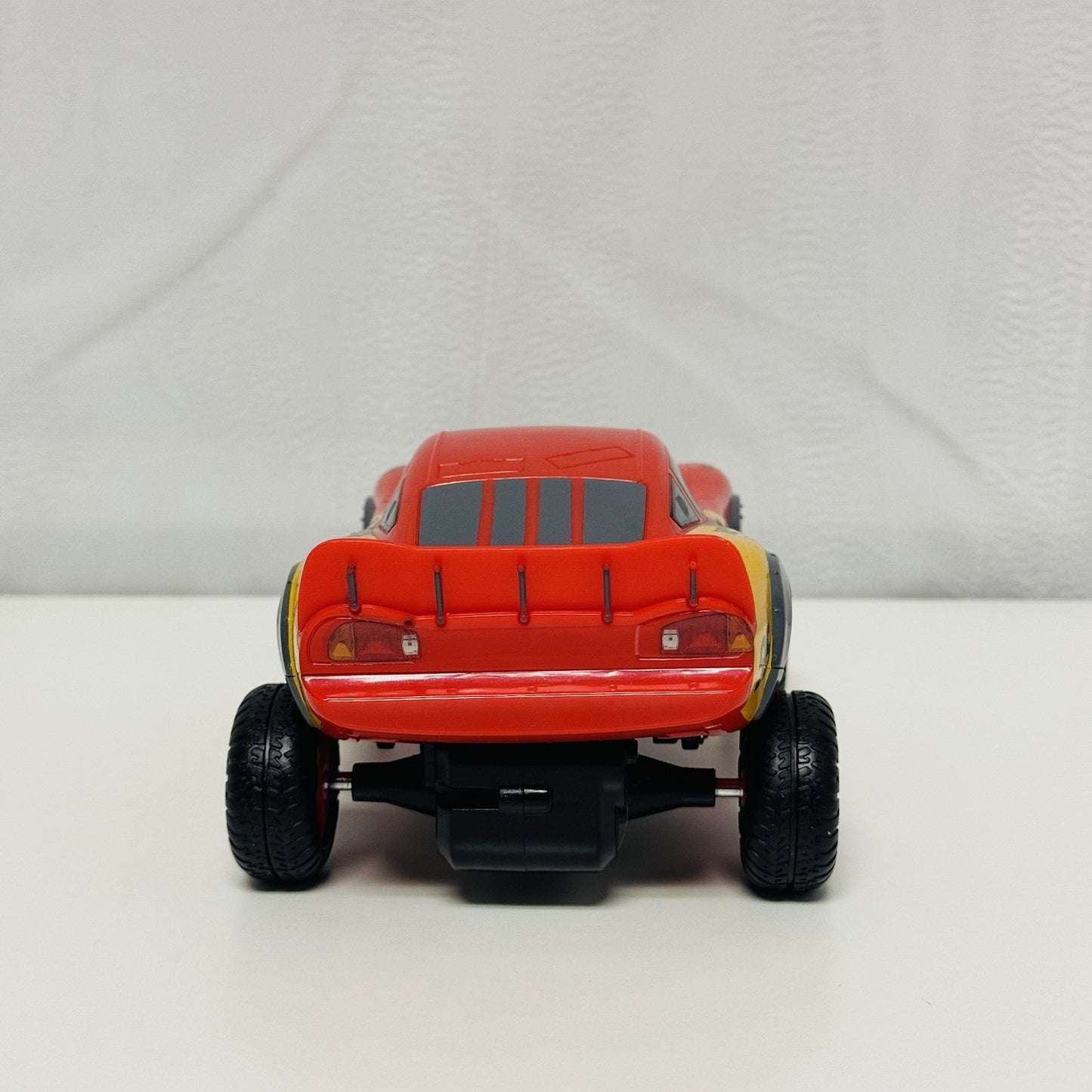 Disney Pixar Cars - 1:24 XRS MUD RACING LIGHTNING MCQUEEN REMOTE CONTROL RC NEW*