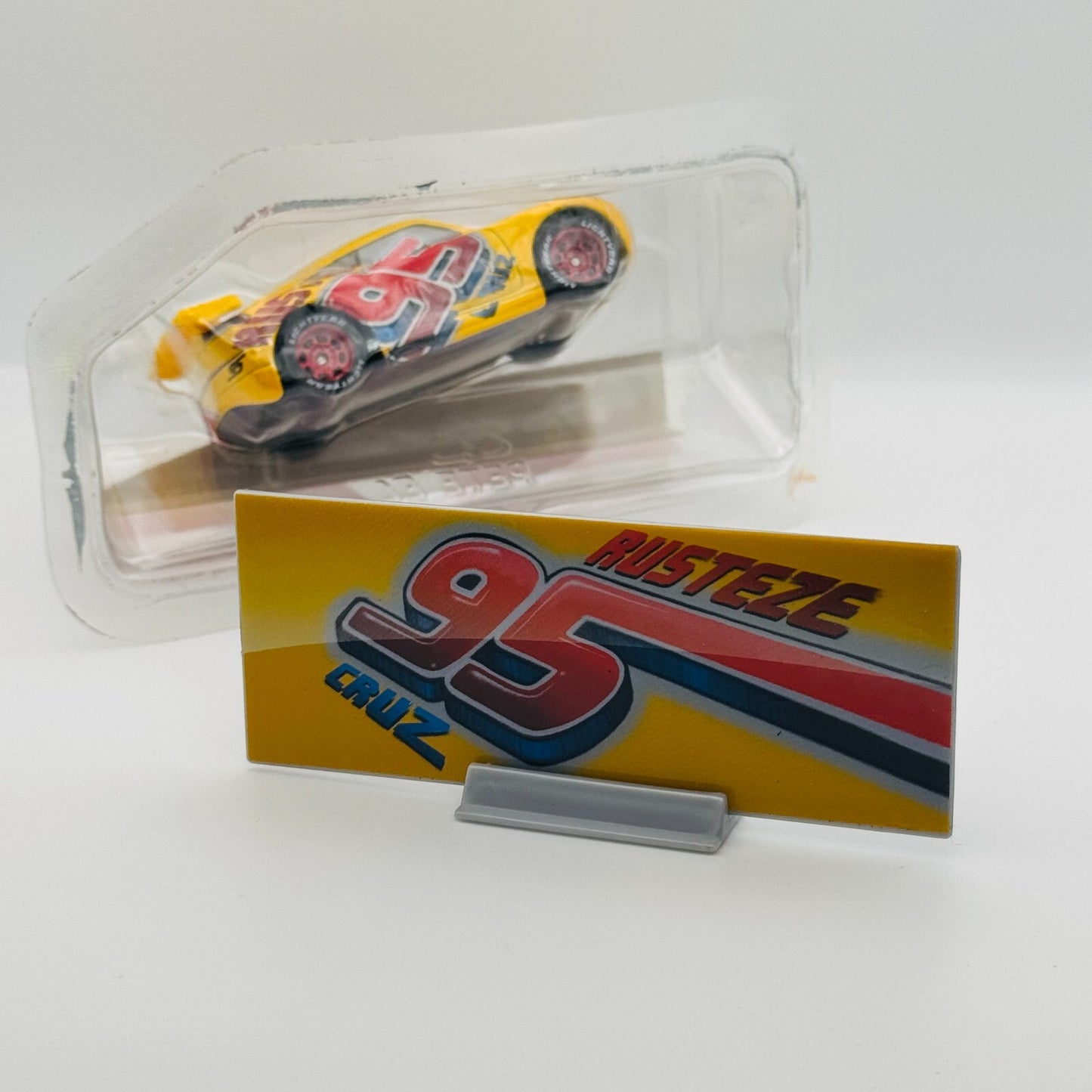 Disney Pixar Cars -RUST-EZE CRUZ RAMIREZ COLLECTOR CARD Cars 3 2017 1:55 Diecast