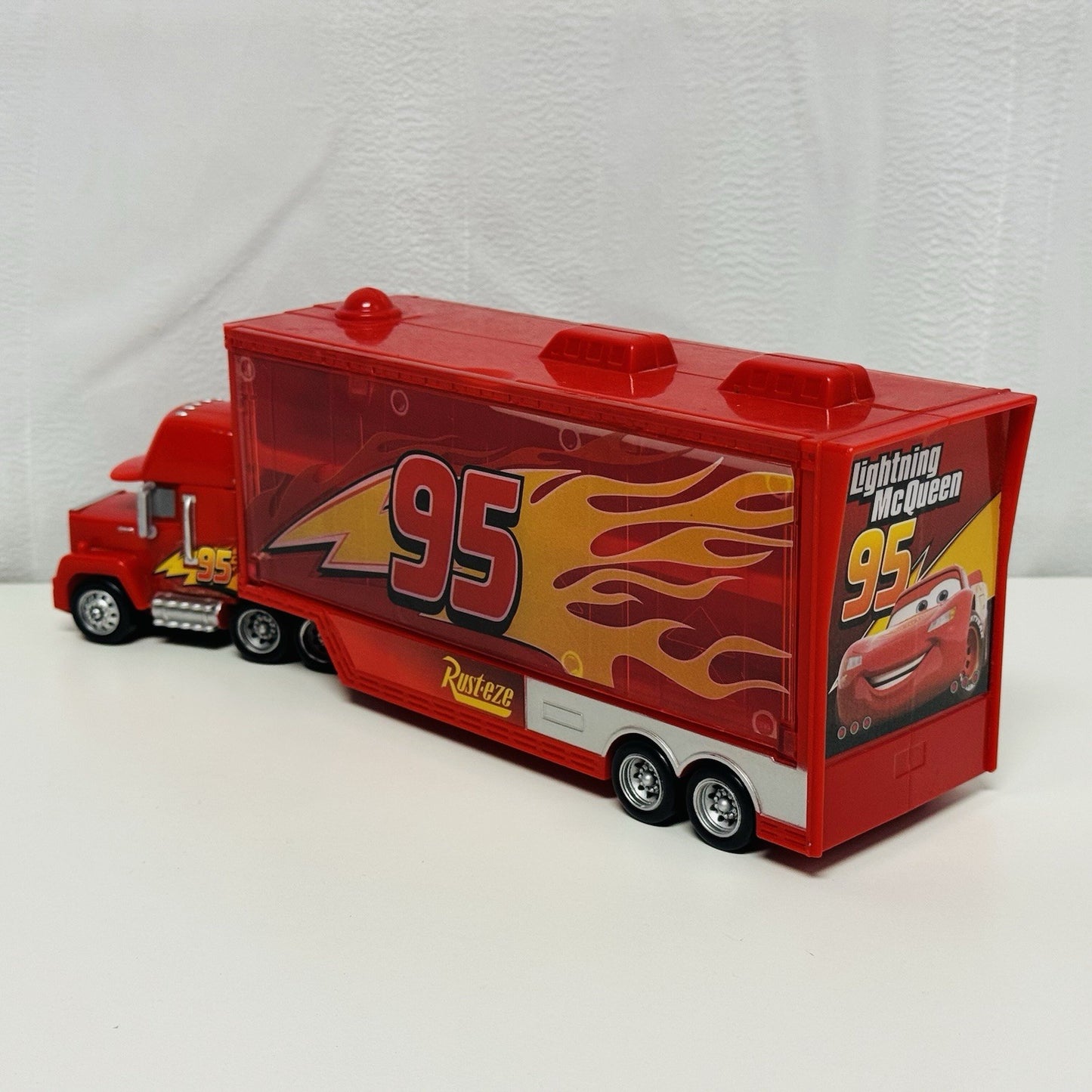 Disney Pixar Cars - Mini Racers MACK TRANSPORTER CASE 2017 - Diecast
