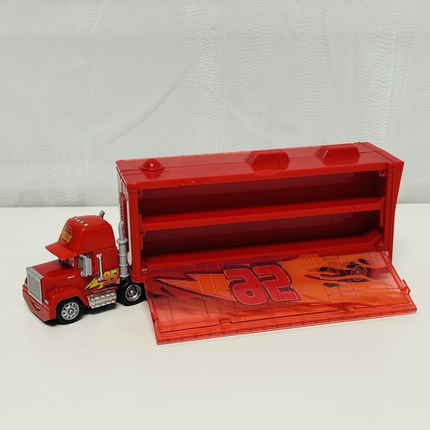 Disney Pixar Cars - Mini Racers MACK TRANSPORTER CASE 2017 - Diecast