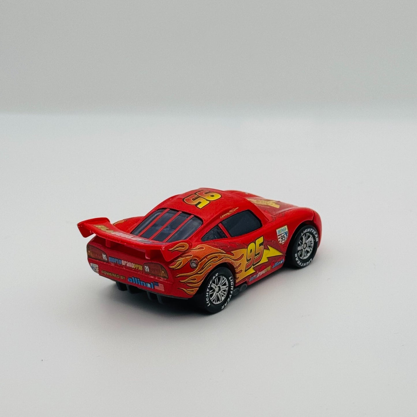 Disney Pixar Cars - LIGHTNING MCQUEEN WITH PARTY WHEELS 2011 - 1:55 Diecast