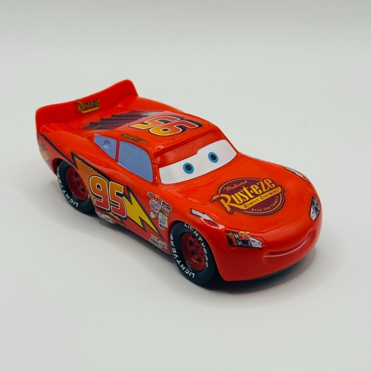 Disney Pixar Cars - RUNAWAY RACER MACK EXCLUSIVE MCQUEEN Disney Store - 1:55