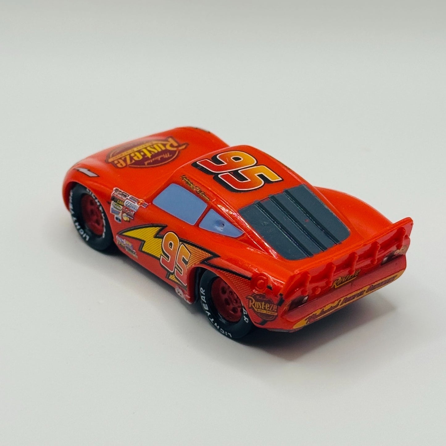Disney Pixar Cars - RUNAWAY RACER MACK EXCLUSIVE MCQUEEN Disney Store - 1:55