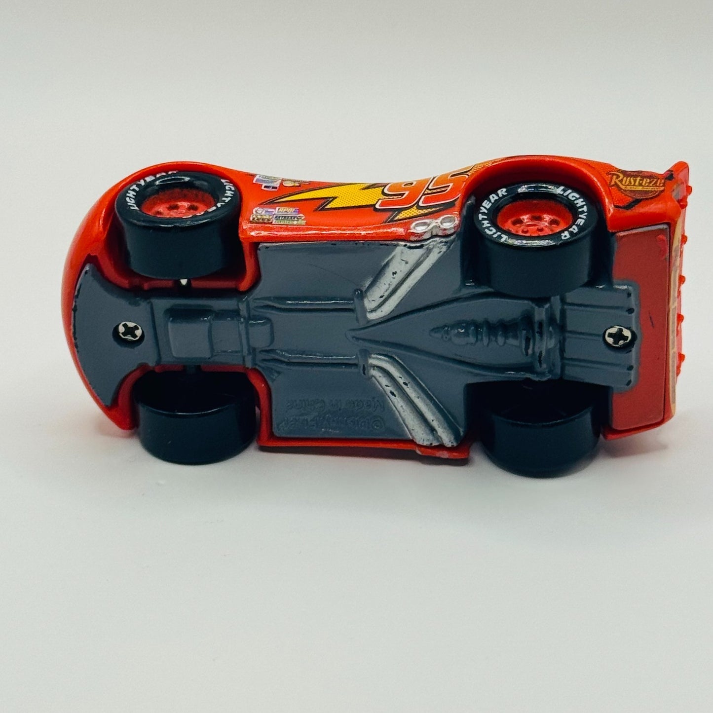 Disney Pixar Cars - RUNAWAY RACER MACK EXCLUSIVE MCQUEEN Disney Store - 1:55