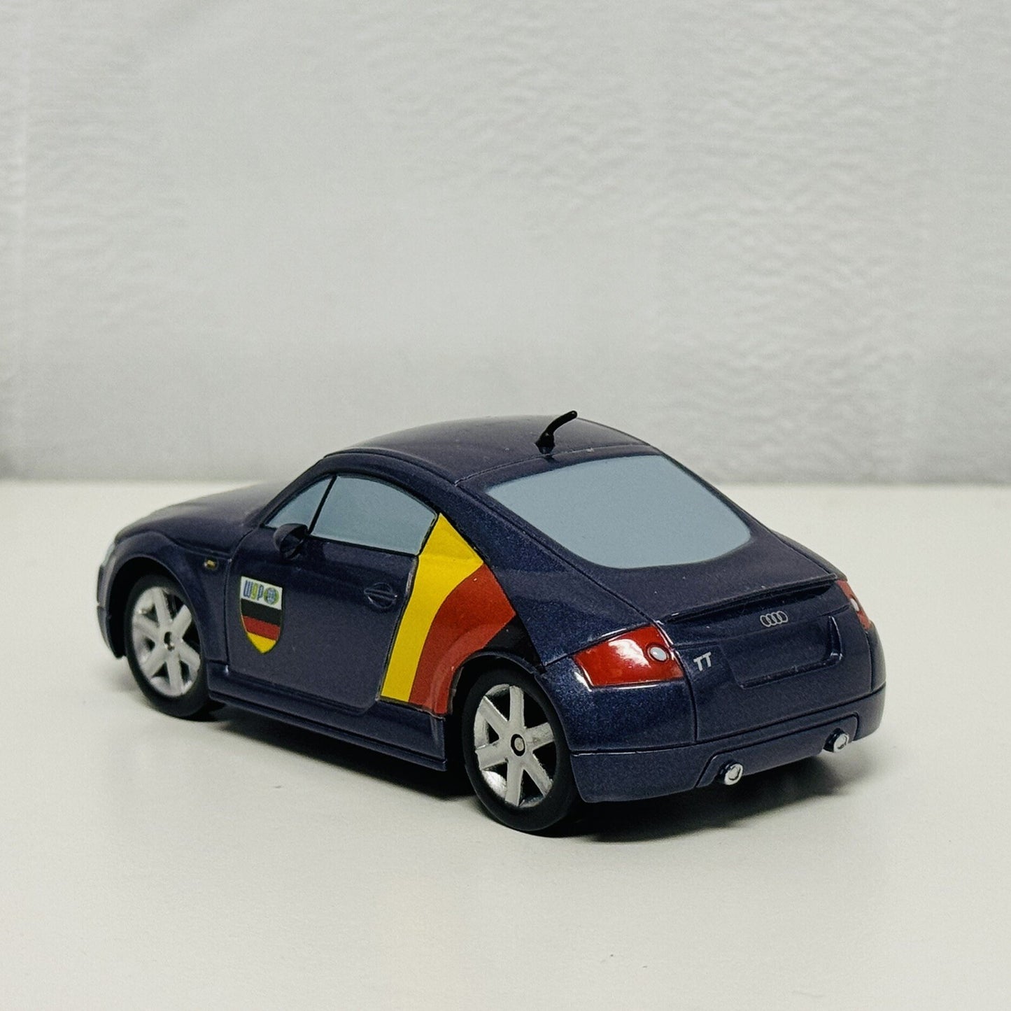 Disney Pixar Cars - OTTO BONN MAX'S CREW CHIEF Disney Store - 1:43 Diecast