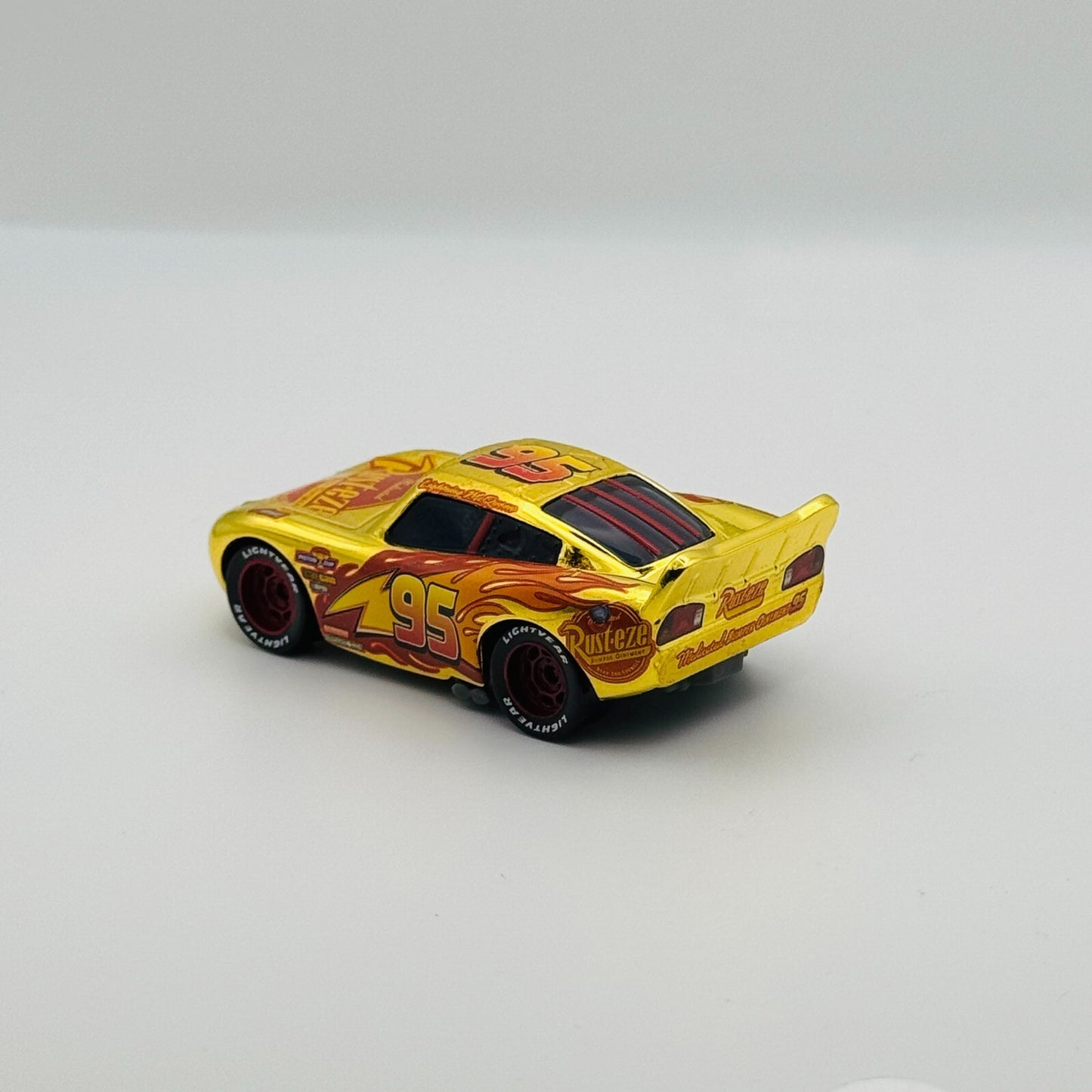 Disney Pixar Cars - GOLD CHROME LIGHTNING McQUEEN Factory Custom - 1:55 Diecast
