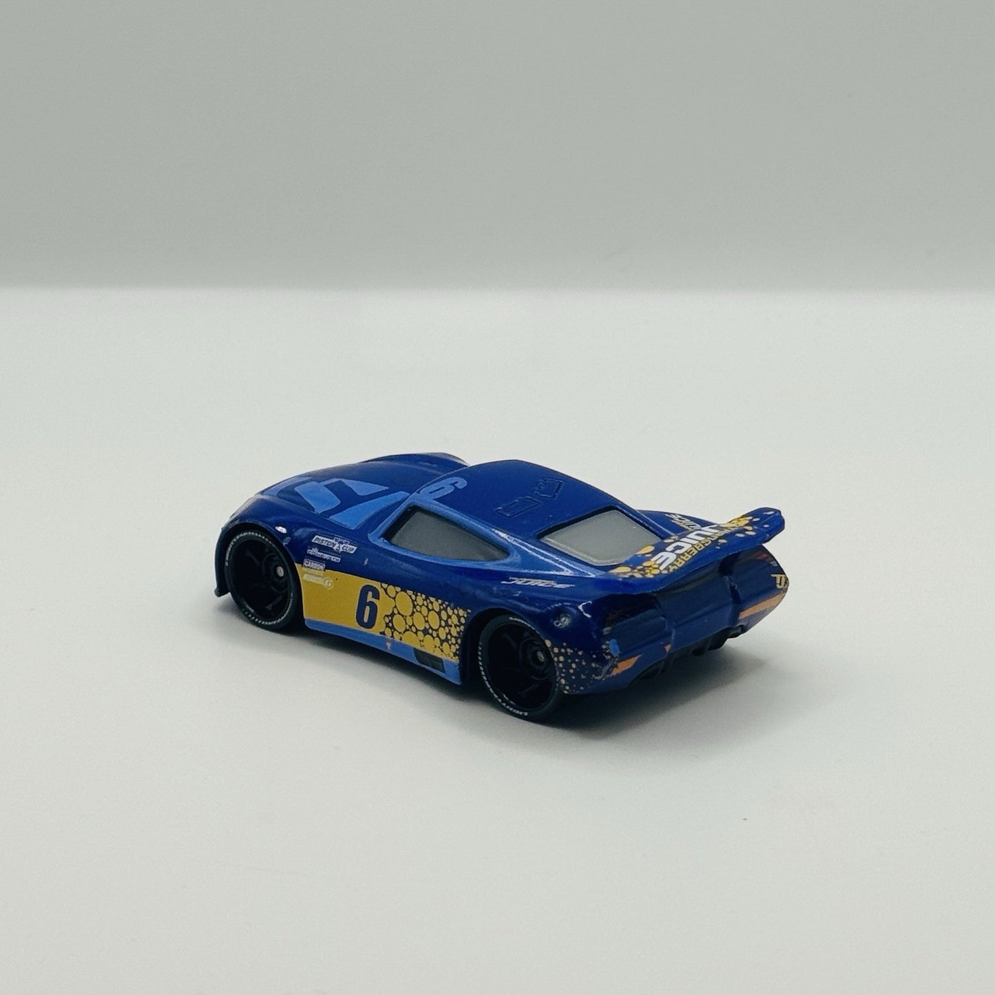 Disney Pixar Cars - BUBBA WHEELHOUSE TRANSBERRY JUICE Cars 3 2017 - 1:55 Diecast