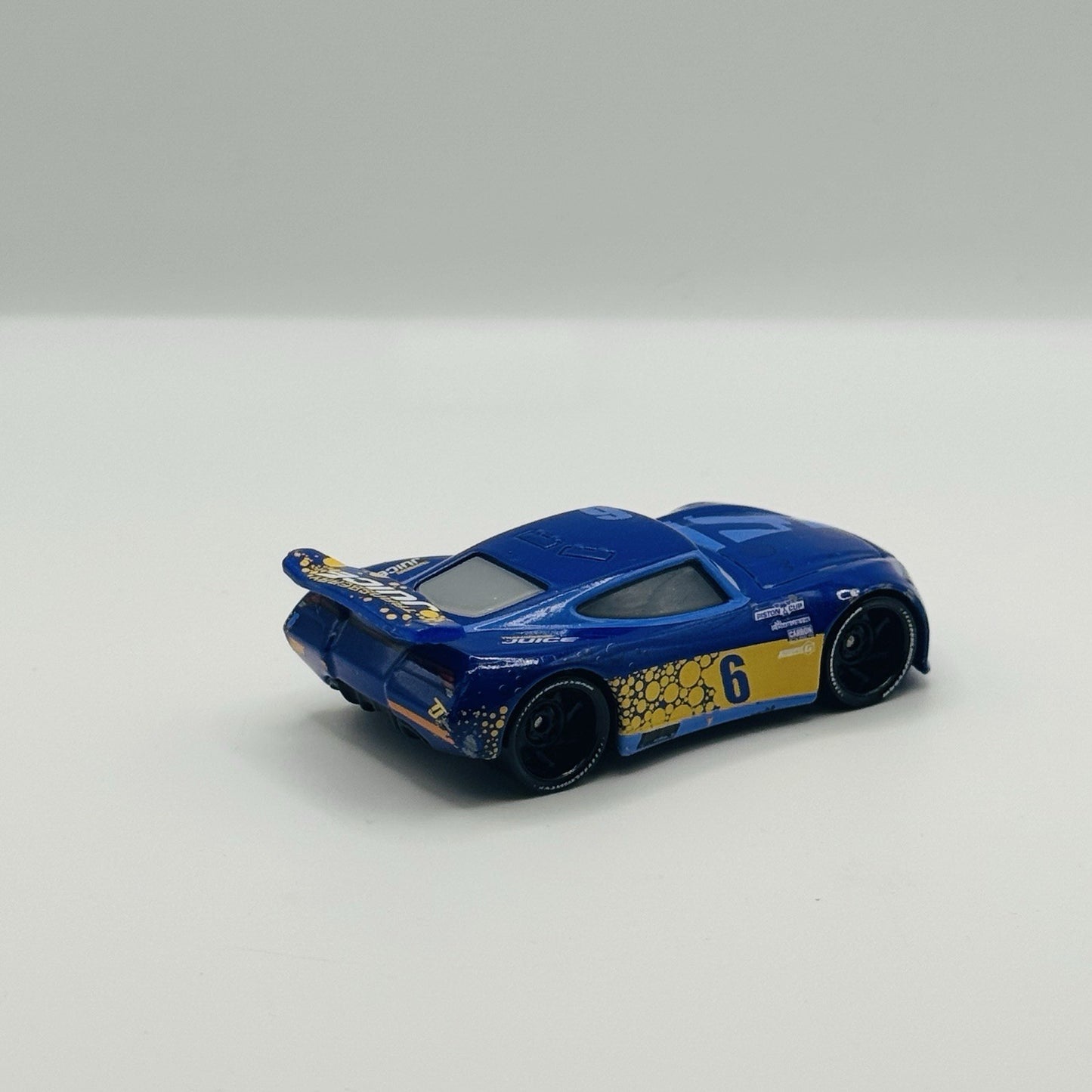 Disney Pixar Cars - BUBBA WHEELHOUSE TRANSBERRY JUICE Cars 3 2017 - 1:55 Diecast