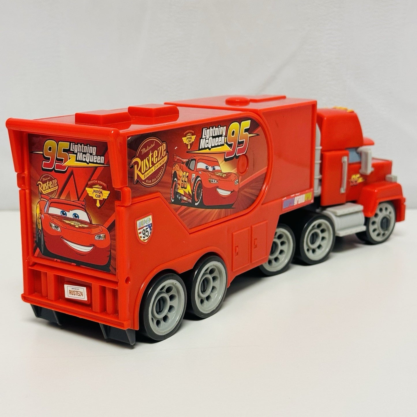 Disney Pixar Cars - CARS 2 IMAGINEXT WORLD GRAND PRIX MACK HAULER - 2011