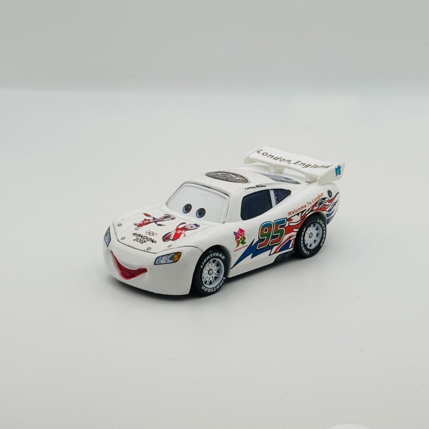 Disney Pixar Cars - 2012 LONDON OLYMPICS MCQUEEN Factory Custom - 1:55 Diecast