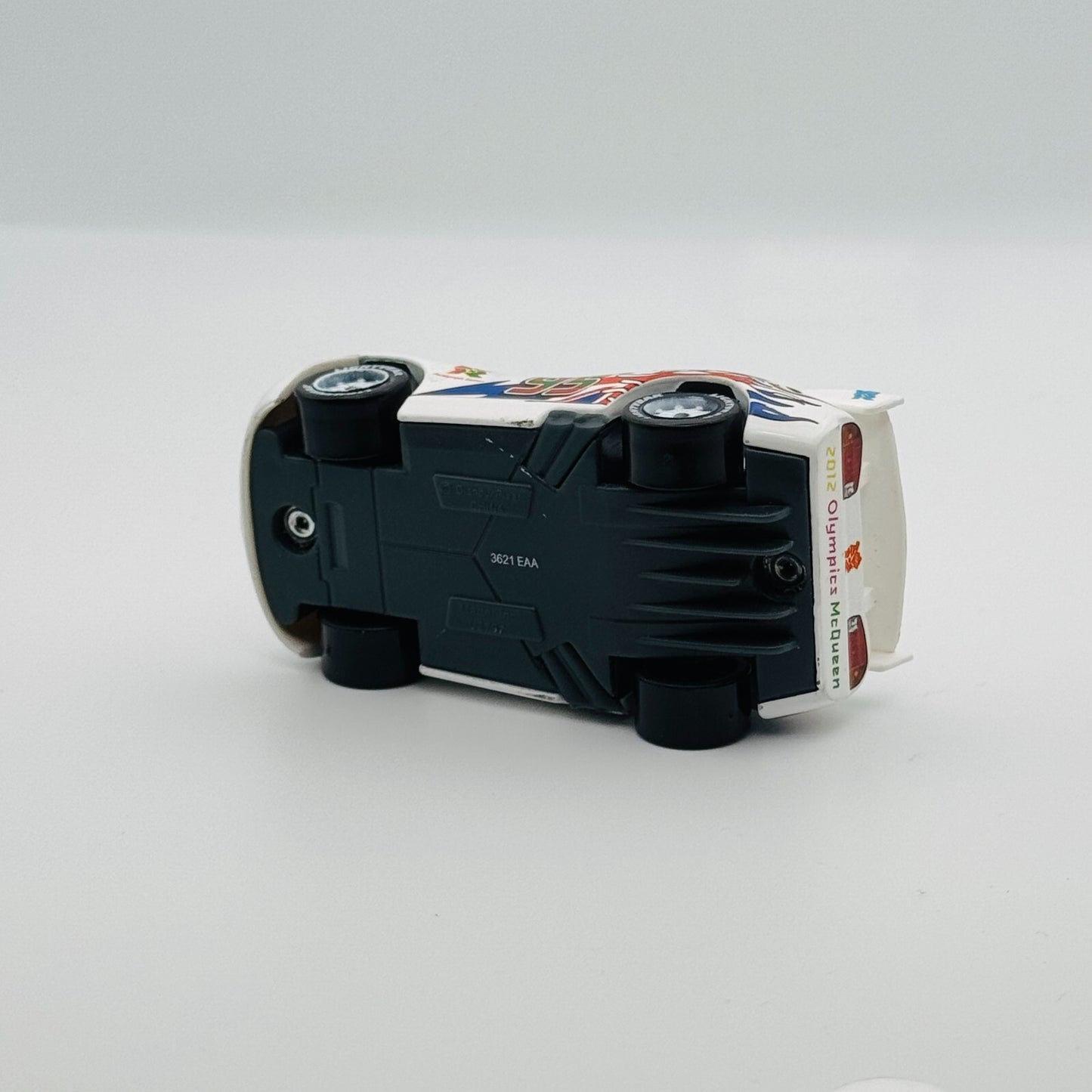 Disney Pixar Cars - 2012 LONDON OLYMPICS MCQUEEN Factory Custom - 1:55 Diecast