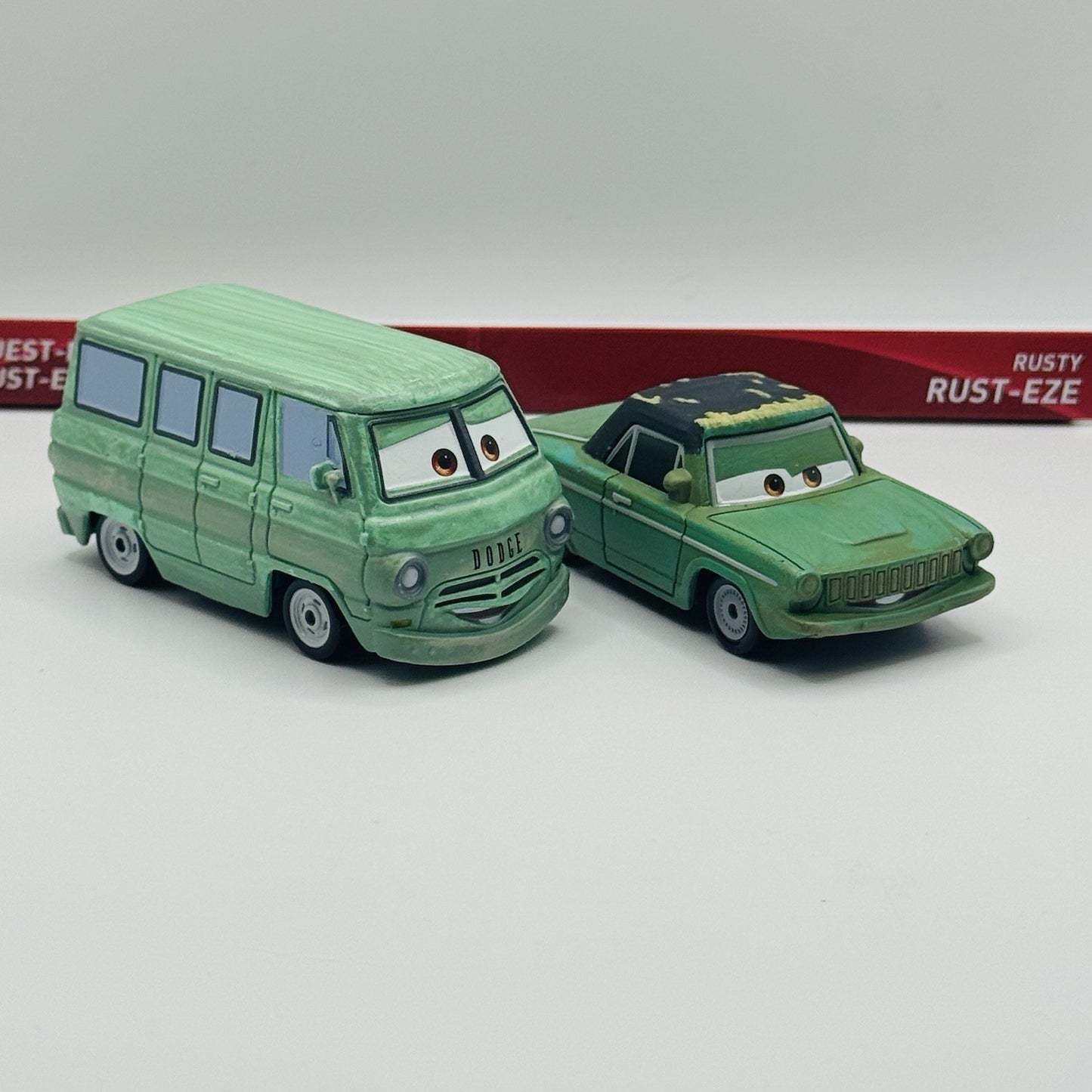 Disney Pixar Cars - RUSTY RUST-EZE & DUSTY RUST-EZE - 1:55 Diecast