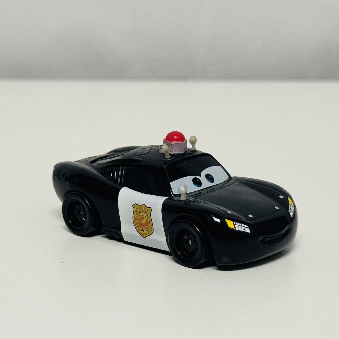 Disney Pixar Cars Toon -LIEUTENANT MCQUEEN MATER PRIVATE EYE Custom 1:55 Diecast