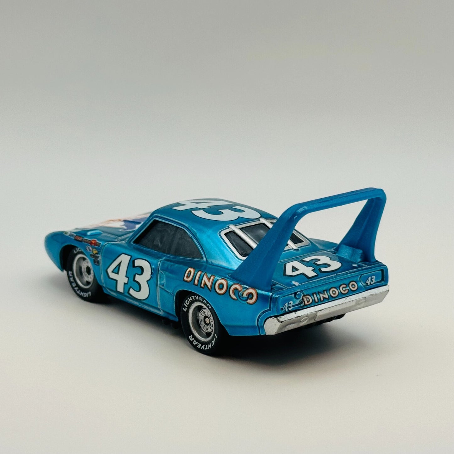 Disney Pixar Cars - METALLIC KING FACTORY CUSTOM 2010 - 1:55 Diecast