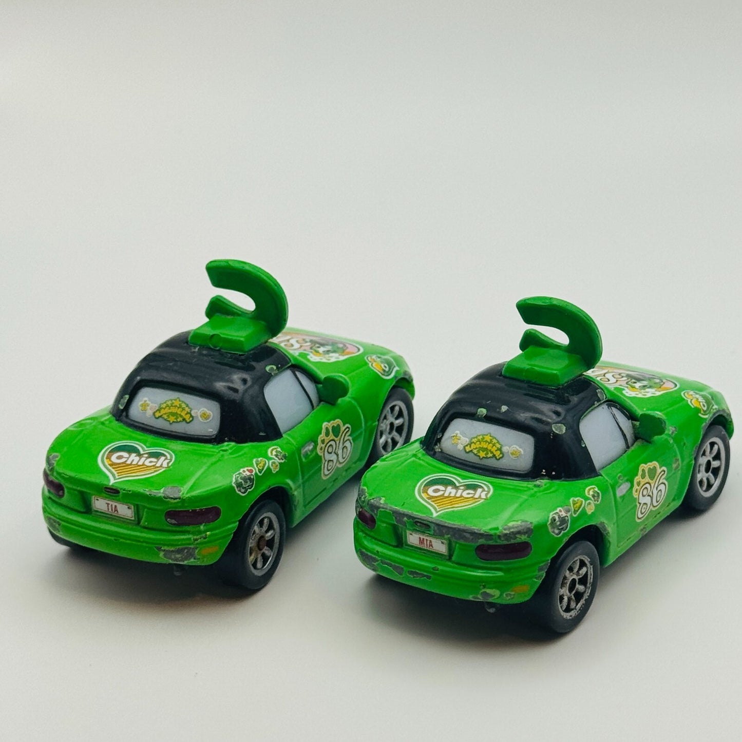 Disney Pixar Cars - CHICK FAN MIA & TIA 2009 - 1:55 Diecast
