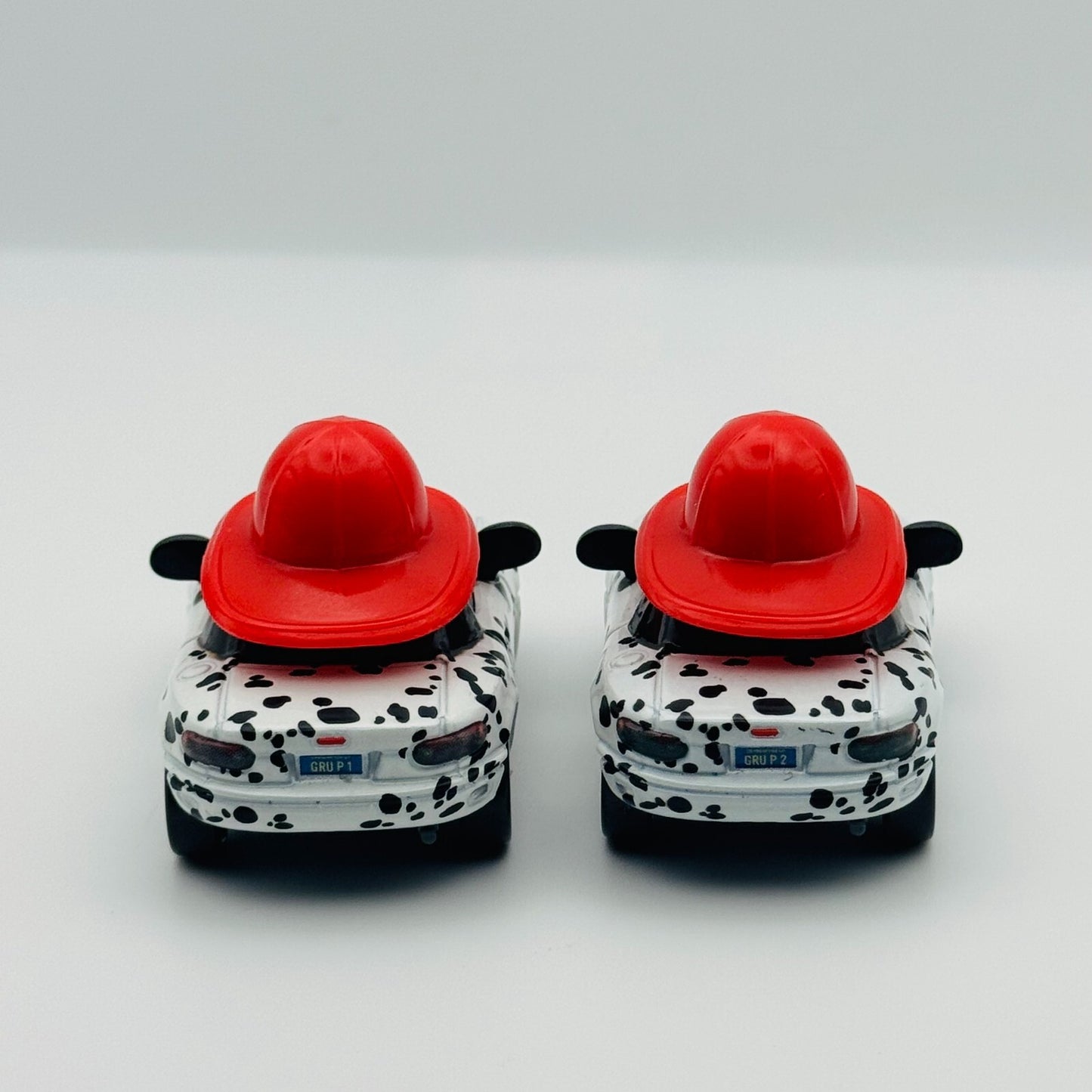 Disney Pixar Cars Toon - DALMATIAN MIA & TIA Rescue Squad Mater - 1:55 Diecast