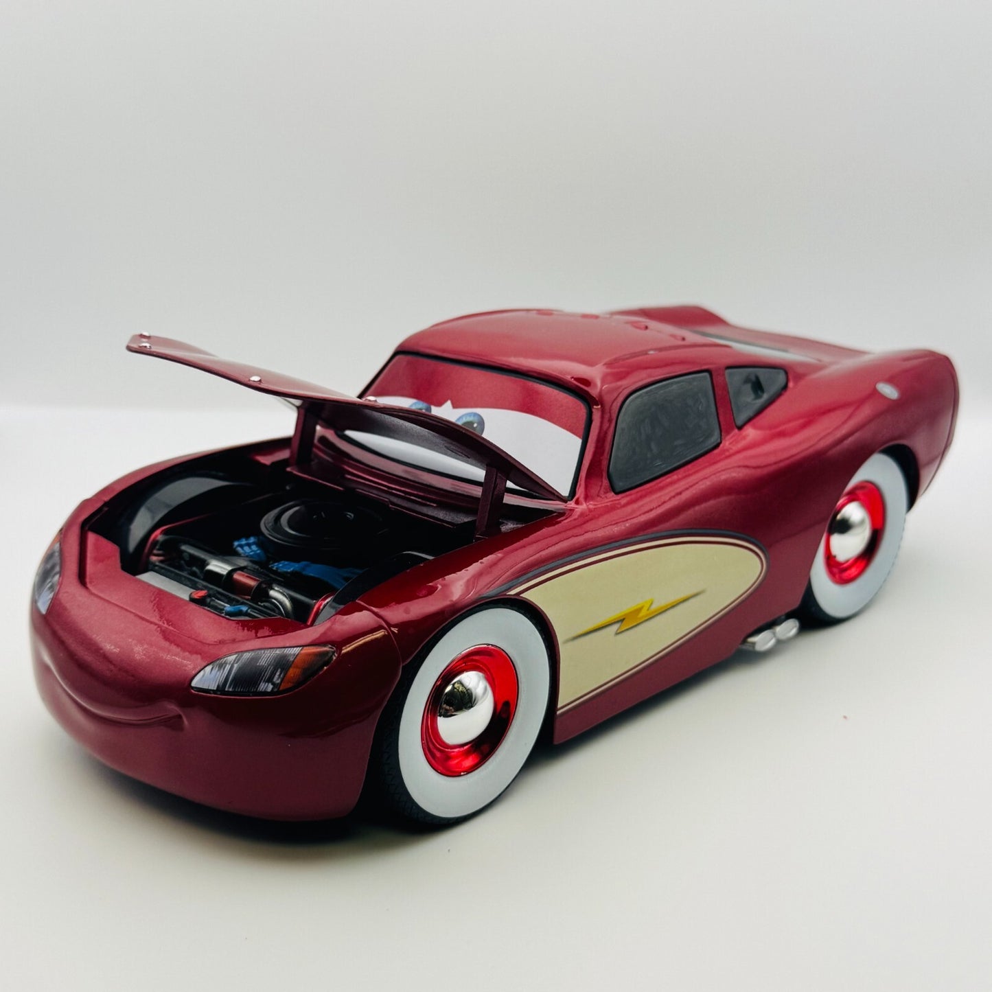 Disney Pixar Cars - JADA CRUISIN' CRUISING LIGHTNING MCQUEEN - 1:24 Diecast