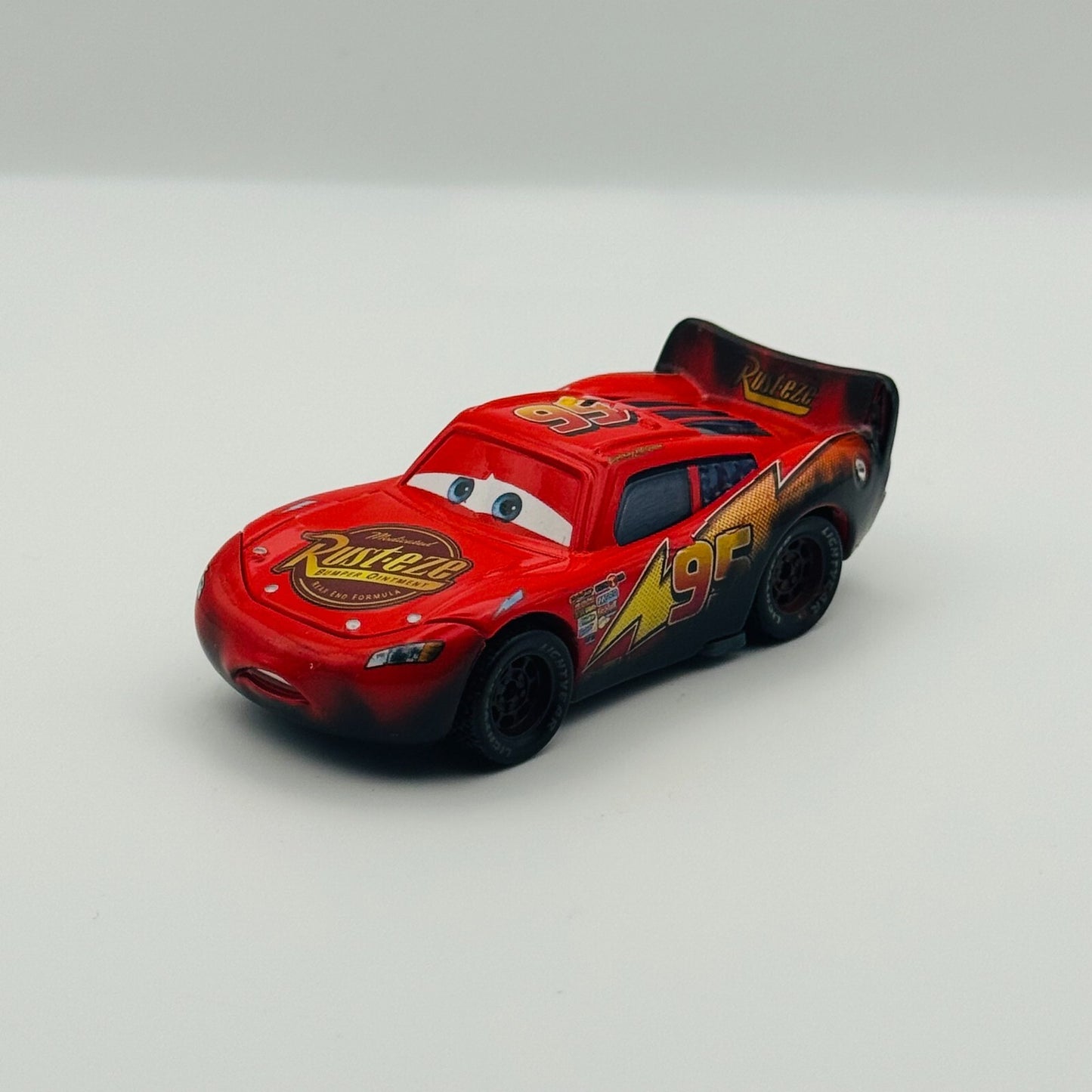 Disney Pixar Cars Toon- BURNT LIGHTNING MCQUEEN Rescue Squad Mater- 1:55 Diecast