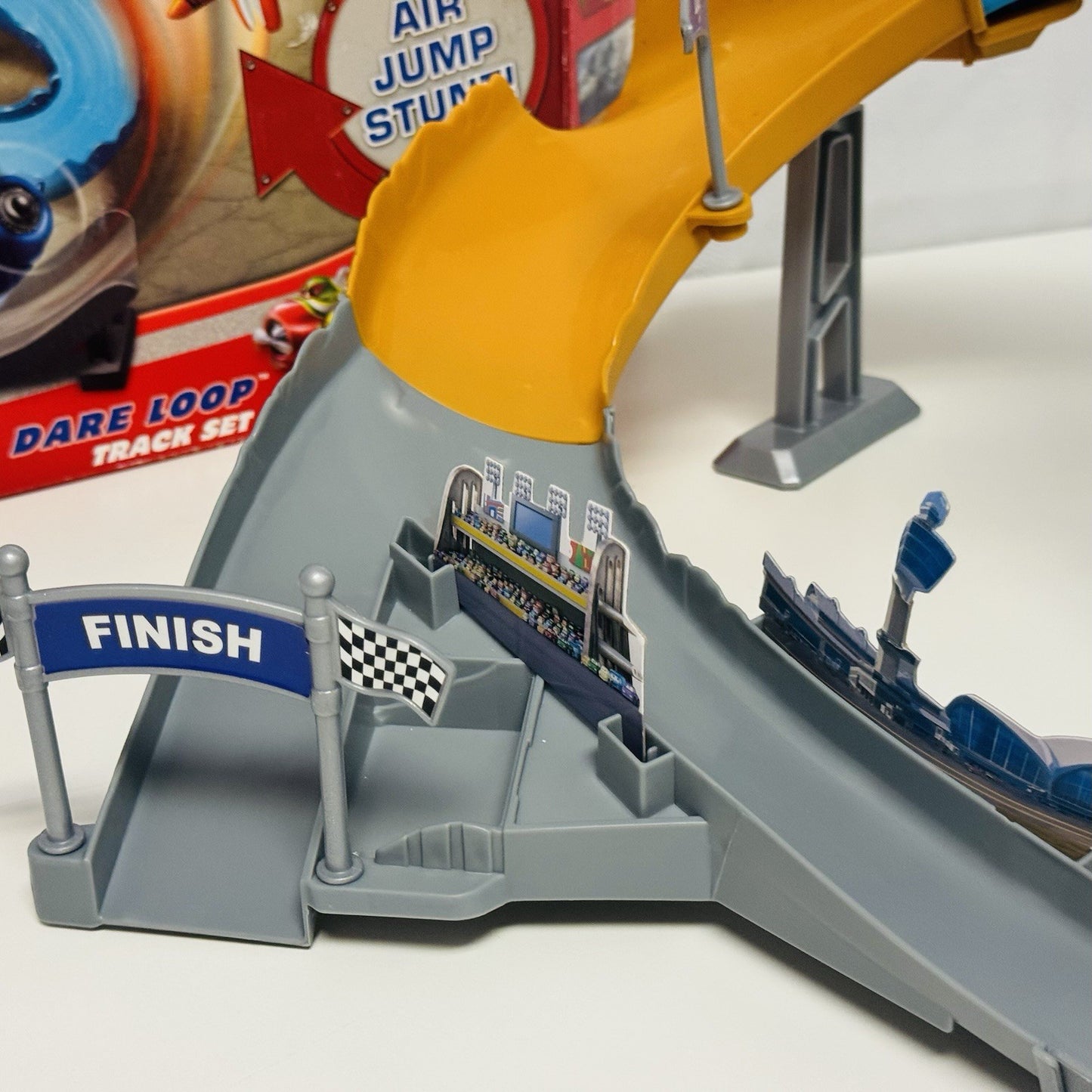 Disney Planes - Micro Drifters AIR DARE LOOP TRACK SET Wings Around The Globe