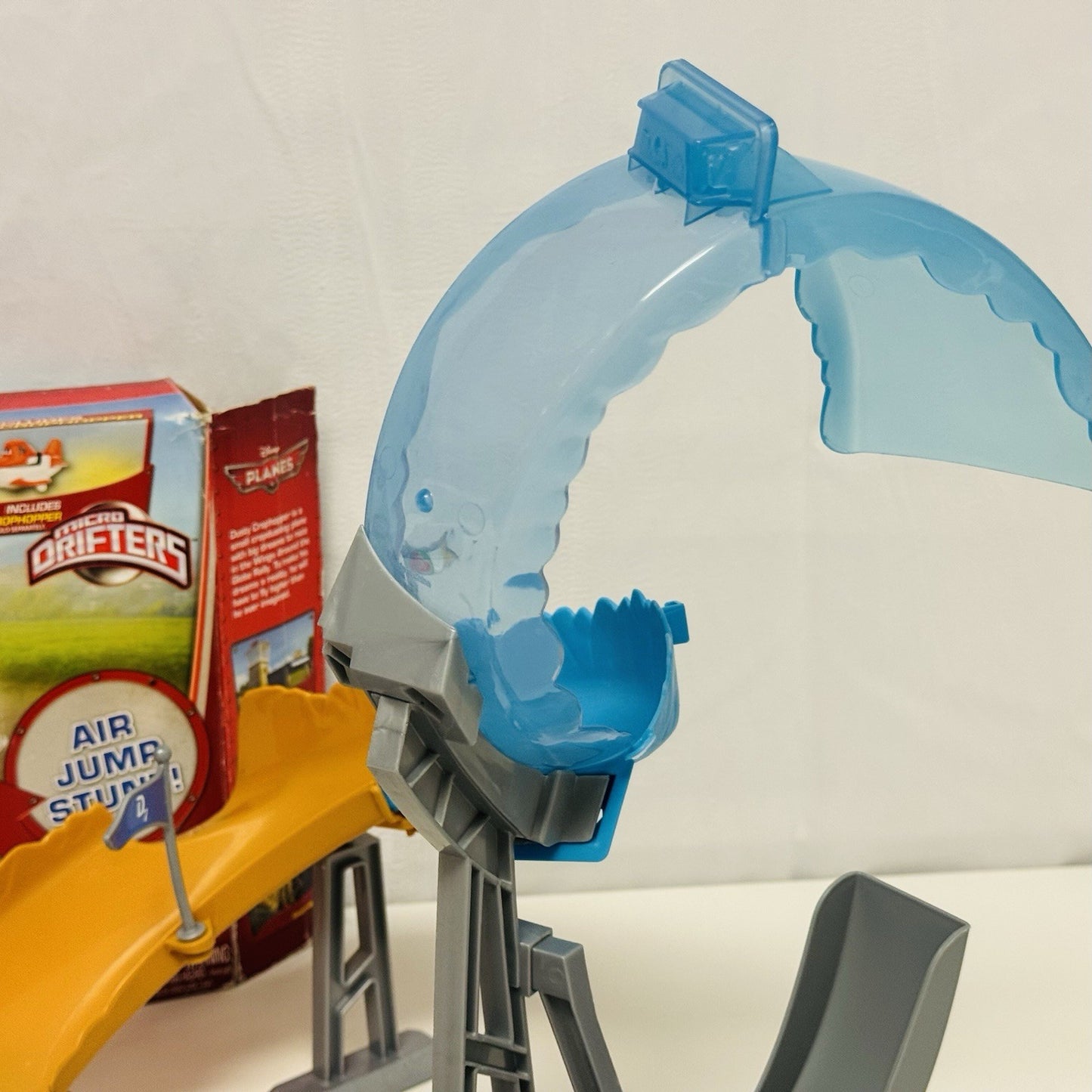 Disney Planes - Micro Drifters AIR DARE LOOP TRACK SET Wings Around The Globe