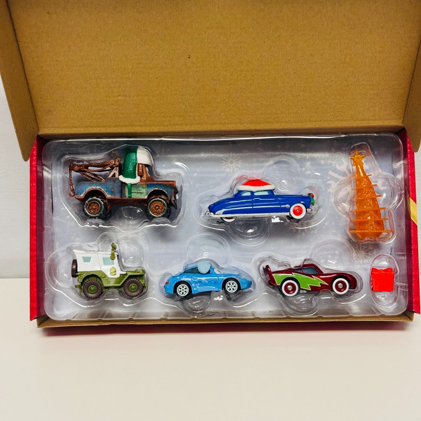 Disney Pixar Cars - MATER SAVES CHRISTMAS 5-PACK HOLIDAY SET 2025 - 1:55 Diecast