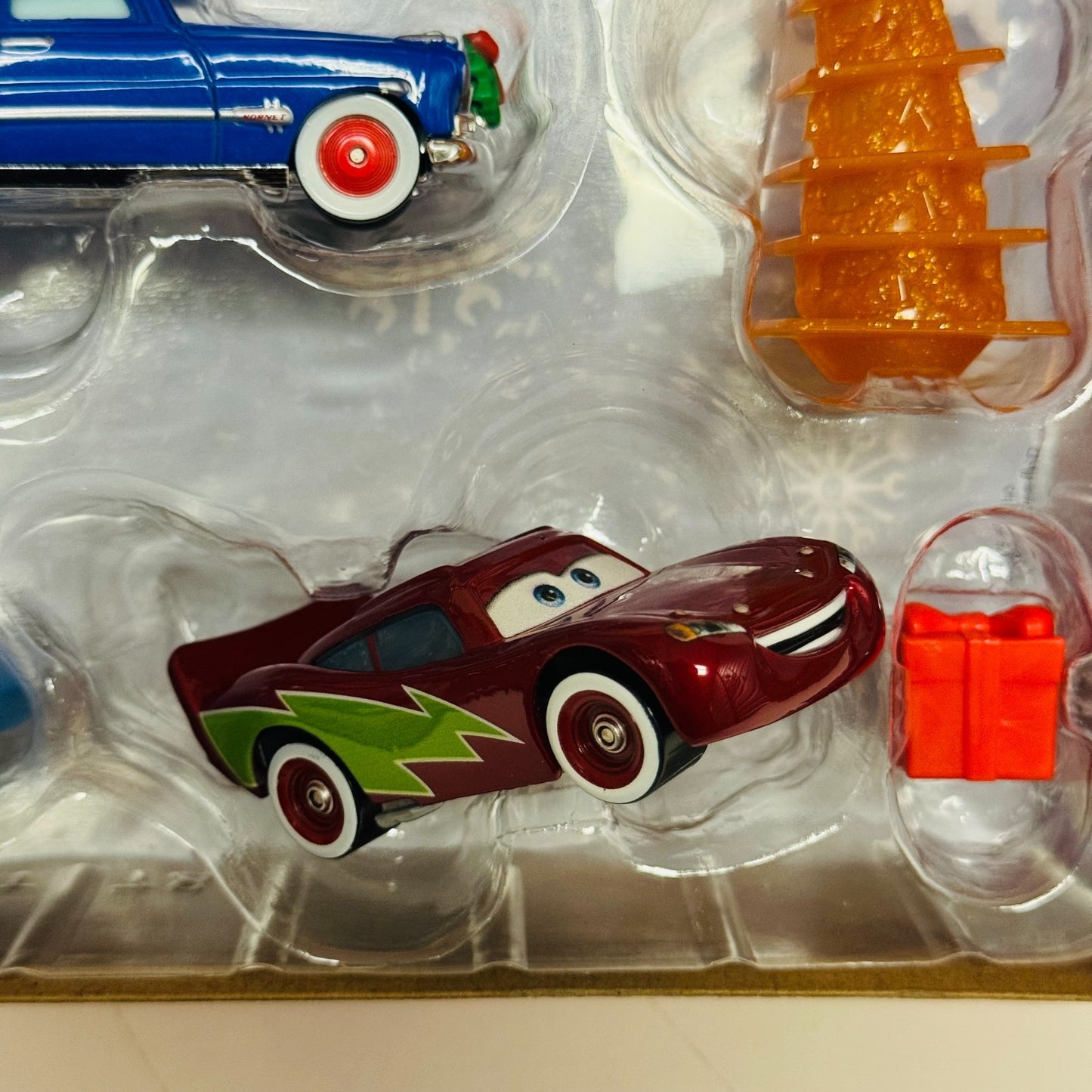 Disney Pixar Cars - MATER SAVES CHRISTMAS 5-PACK HOLIDAY SET 2025 - 1:55 Diecast