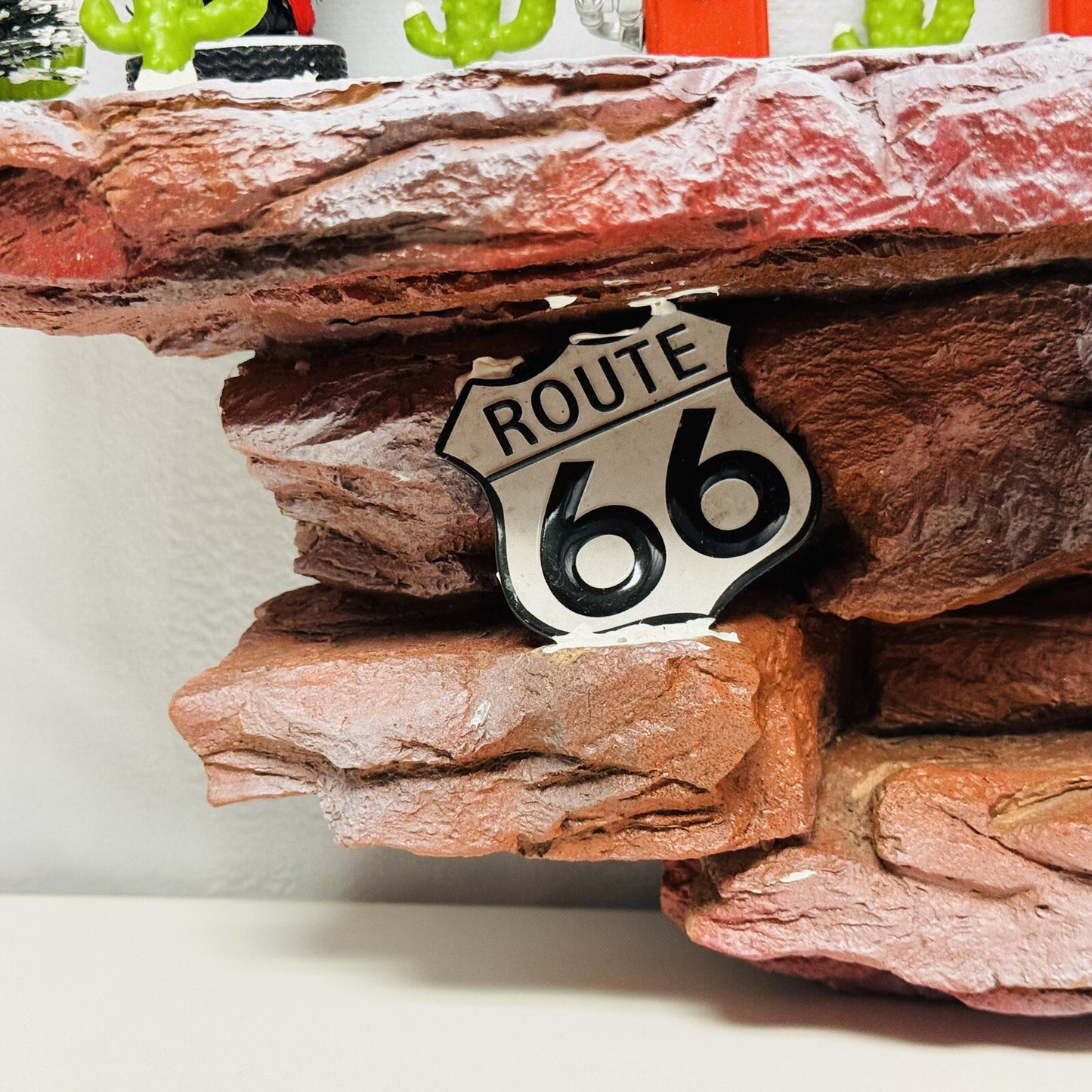 Disney Pixar Cars RADIATOR SPRINGS CHRISTMAS WALL DISPLAY SHELF - 1:55 Diorama
