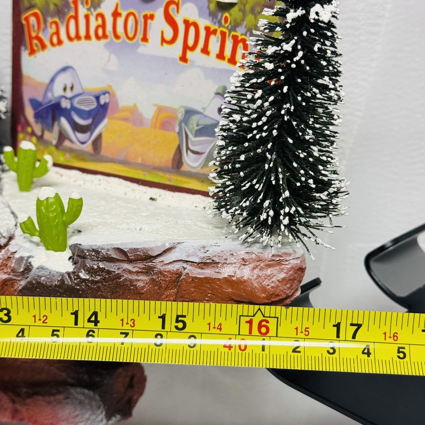 Disney Pixar Cars RADIATOR SPRINGS CHRISTMAS WALL DISPLAY SHELF - 1:55 Diorama