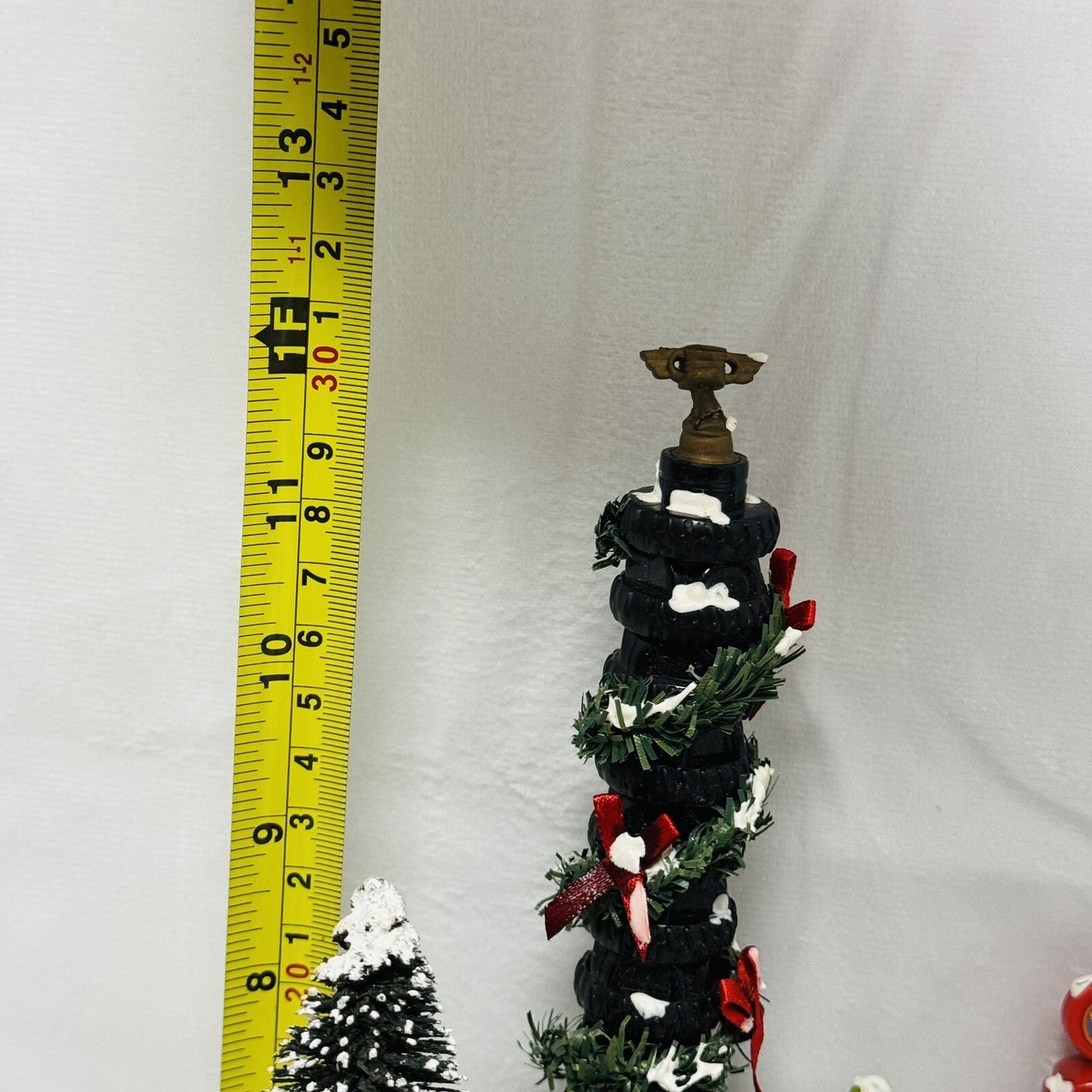 Disney Pixar Cars RADIATOR SPRINGS CHRISTMAS WALL DISPLAY SHELF - 1:55 Diorama