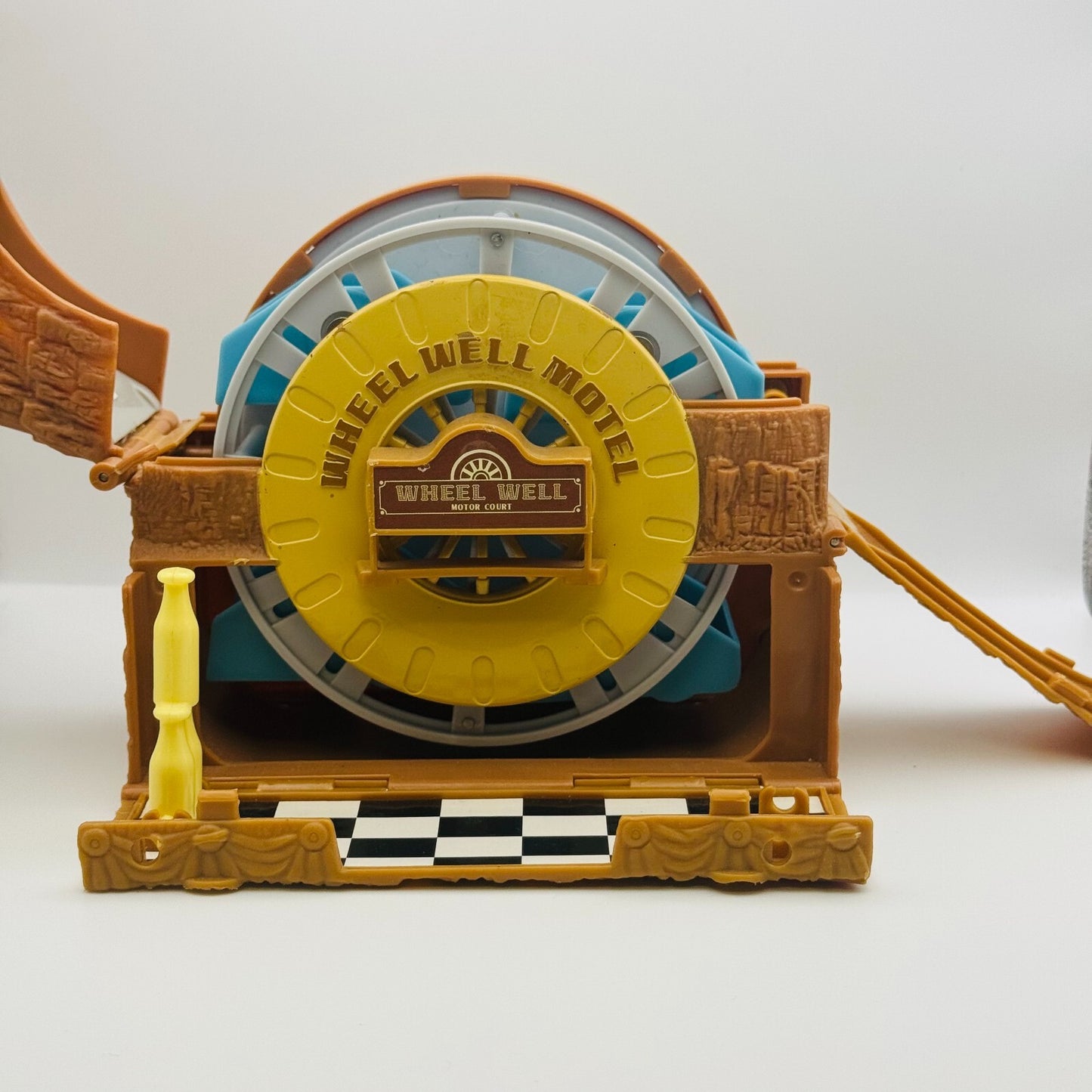 Disney Pixar Cars - Mini Adventures WHEEL WELL MOTEL SET Radiator Springs - RARE
