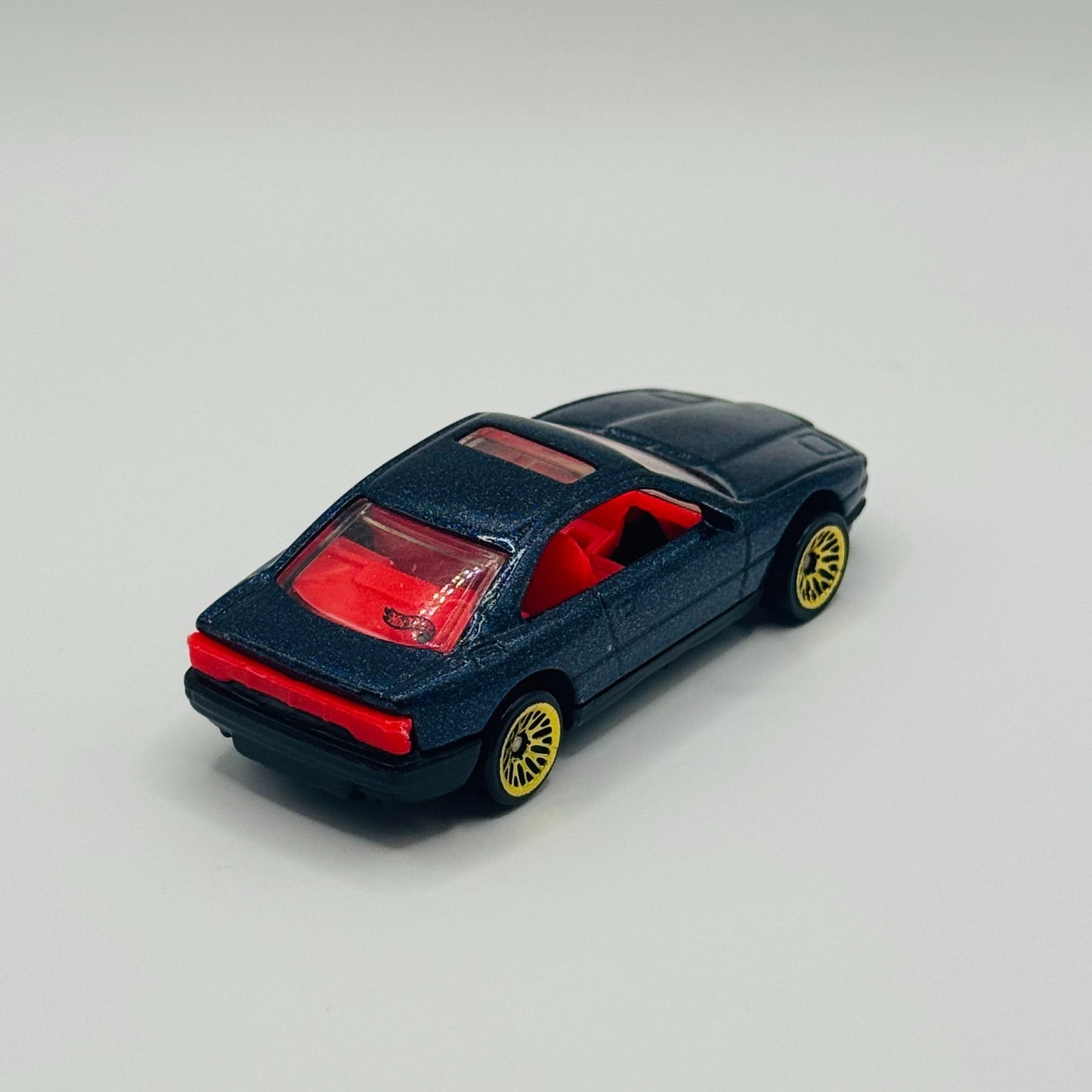 Hot Wheels - BMW 850i 1990 No. 255 Blue/ Gold Wheels - 1:64 Scale Diecast