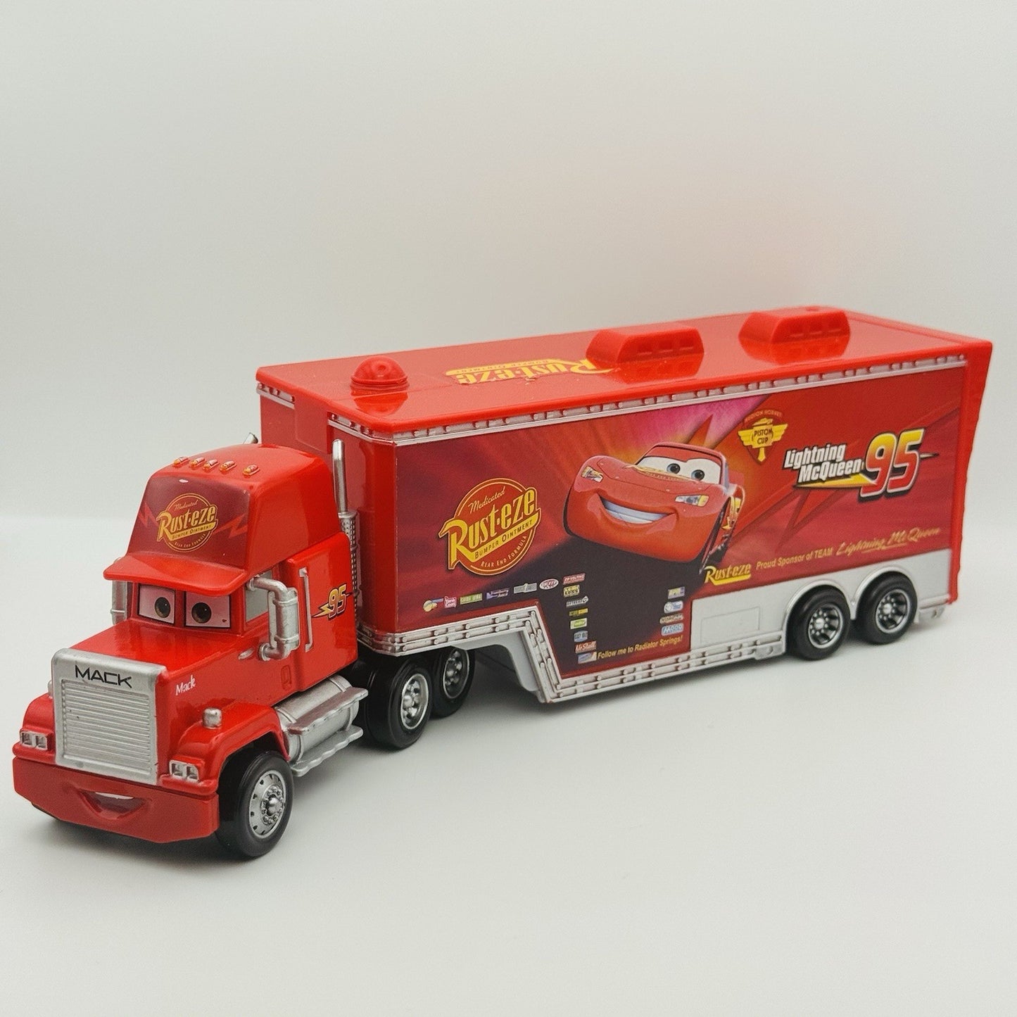 Disney Pixar Cars - HUDSON HORNET PISTON CUP CARS 2 MACK HAULER - 1:55 Diecast