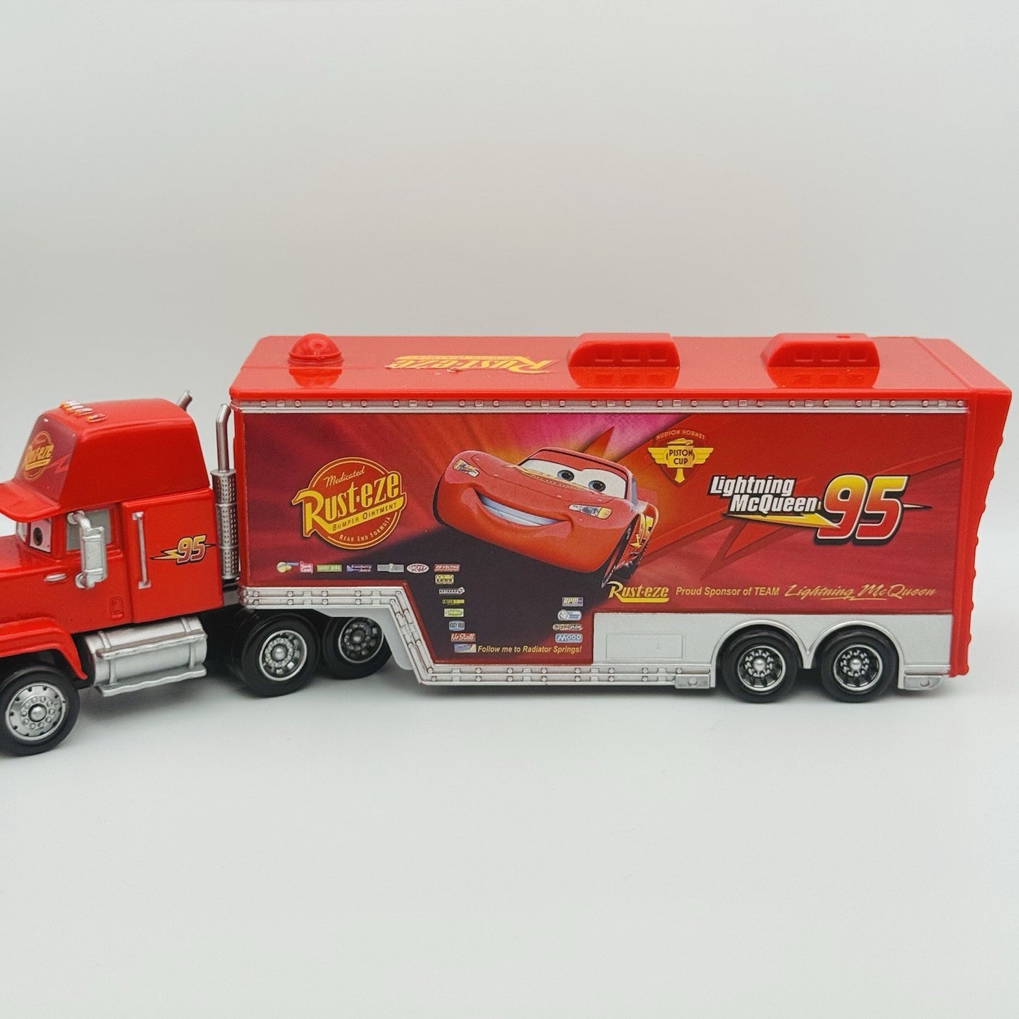 Disney Pixar Cars - HUDSON HORNET PISTON CUP CARS 2 MACK HAULER - 1:55 Diecast