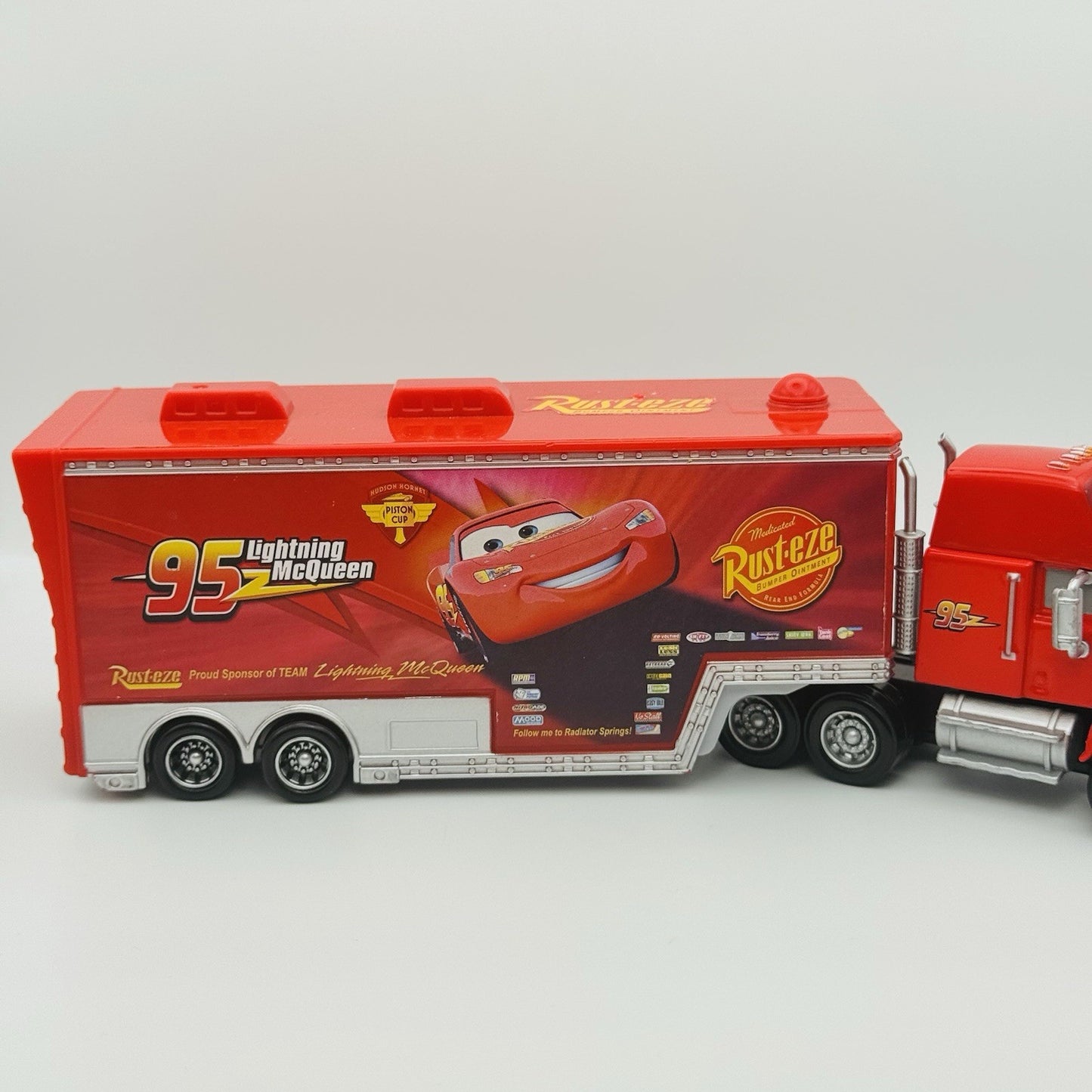 Disney Pixar Cars - HUDSON HORNET PISTON CUP CARS 2 MACK HAULER - 1:55 Diecast