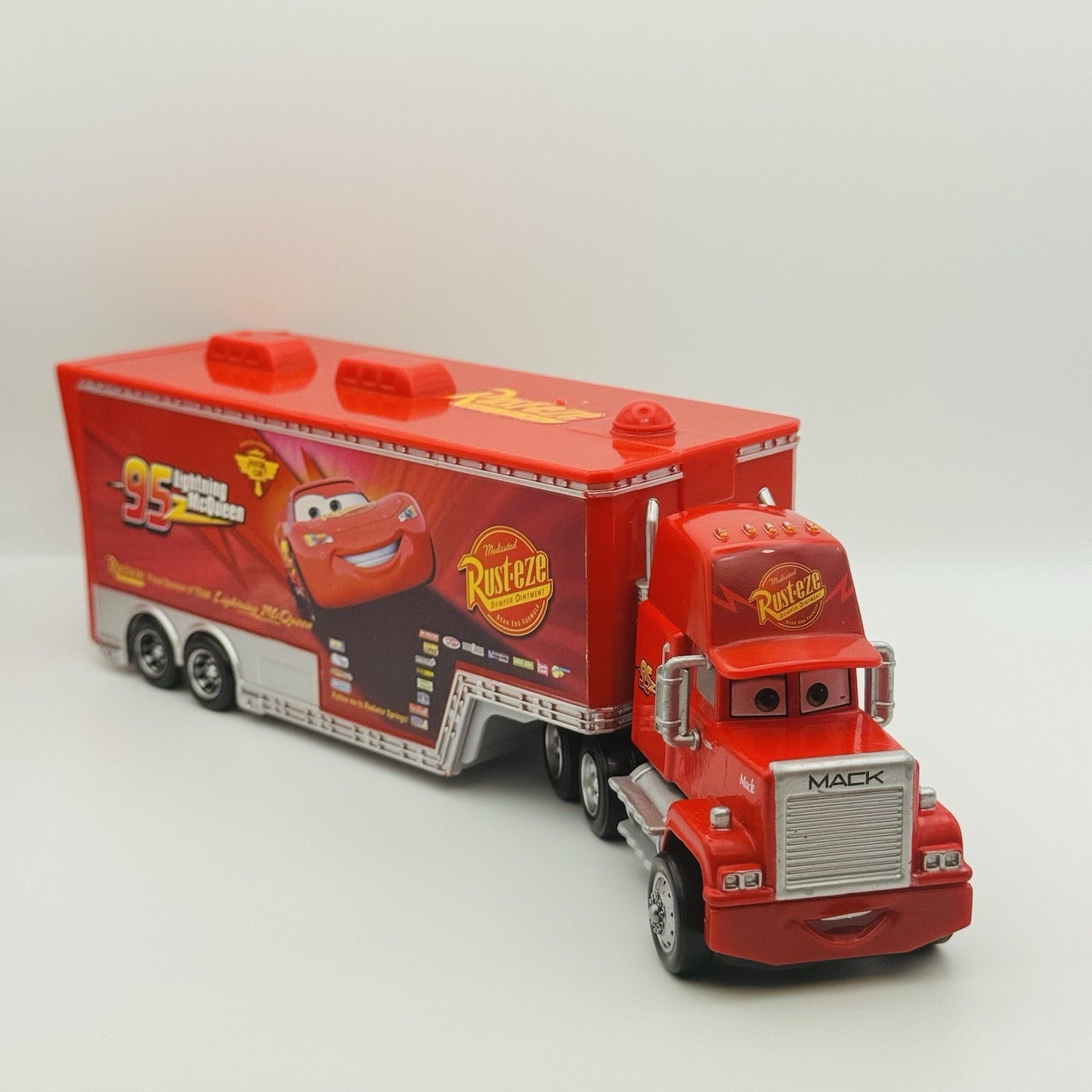 Disney Pixar Cars - HUDSON HORNET PISTON CUP CARS 2 MACK HAULER - 1:55 Diecast