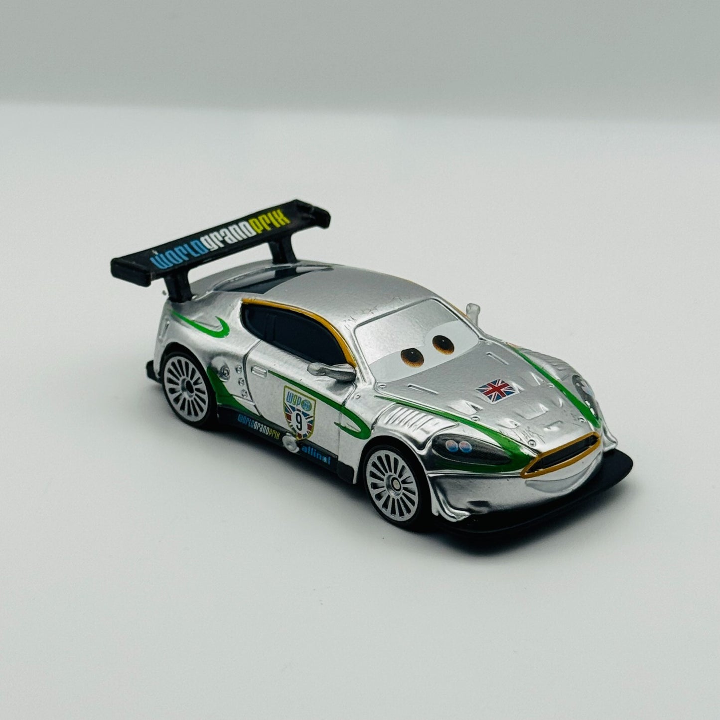 Disney Pixar Cars - METALLIC SILVER NIGEL GEARSLEY TROC 2015 - 1:55 Diecast