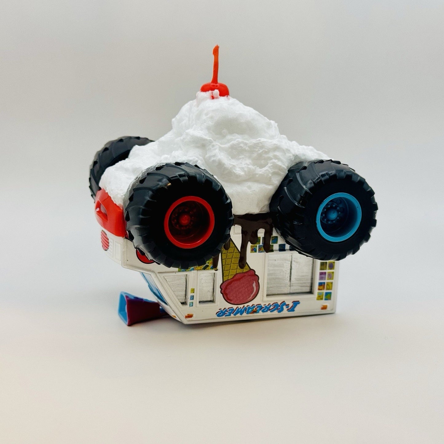 Disney Pixar Cars Toon I-SCREAMER SUNDAE CUSTOM Monster Truck Mater 1:55 Diecast