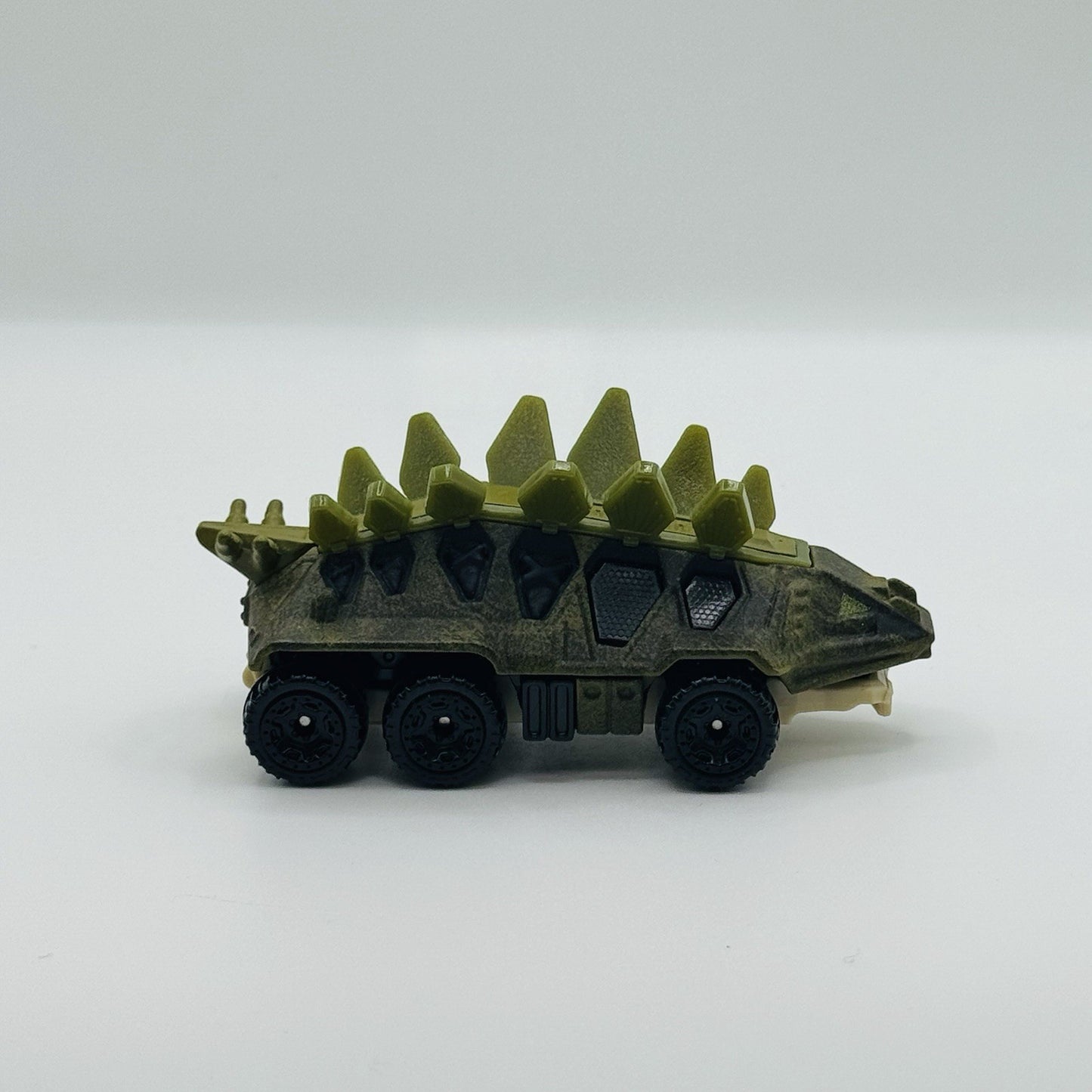 Hot Wheels - JURASSIC WORLD STEGOSAURUS Character Cars - 1:64 Scale Diecast