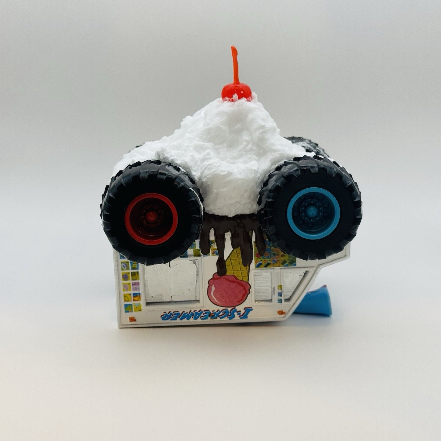 Disney Pixar Cars Toon I-SCREAMER SUNDAE CUSTOM Monster Truck Mater 1:55 Diecast