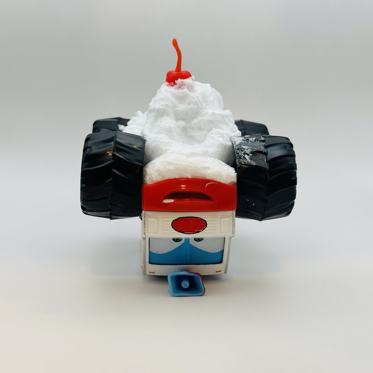 Disney Pixar Cars Toon I-SCREAMER SUNDAE CUSTOM Monster Truck Mater 1:55 Diecast