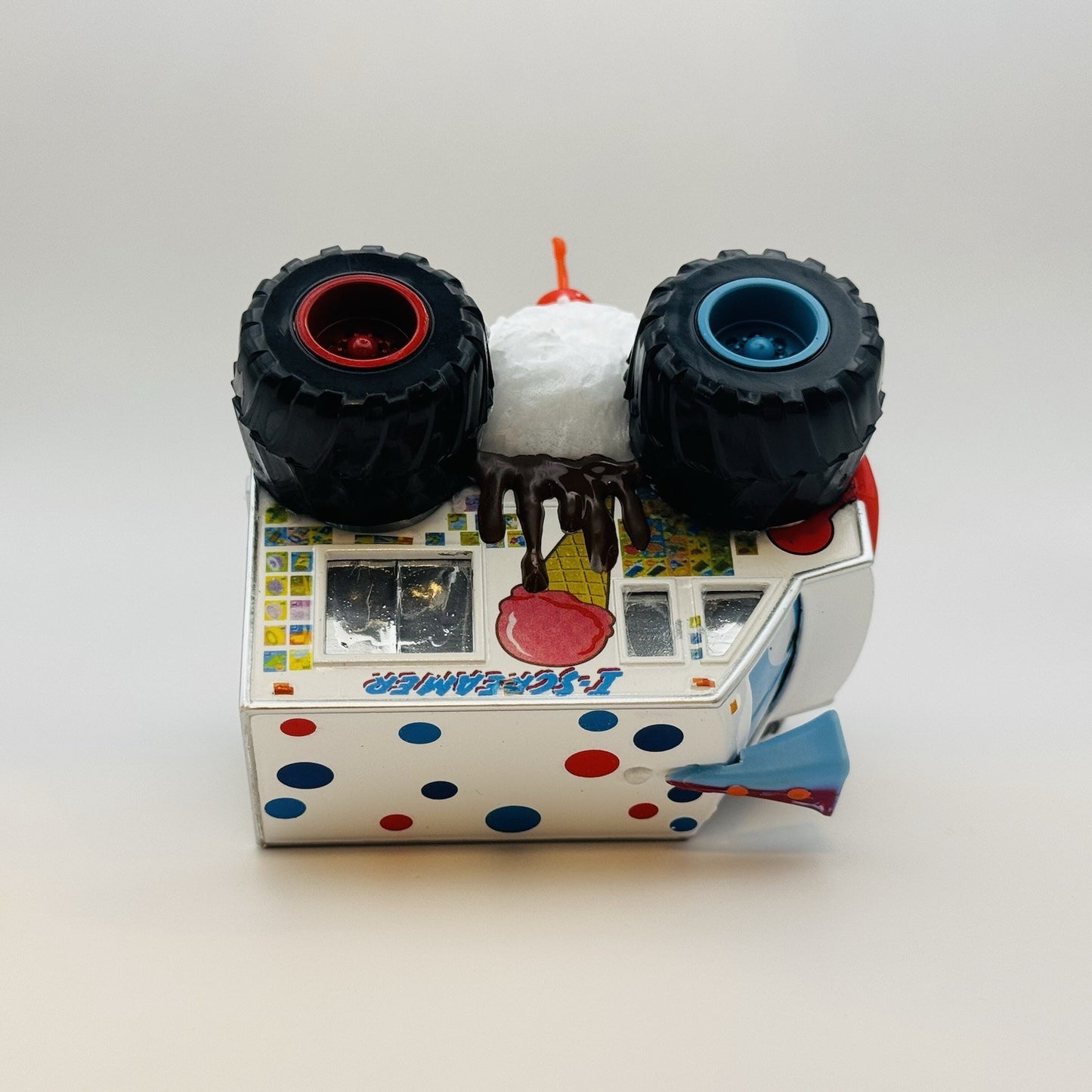 Disney Pixar Cars Toon I-SCREAMER SUNDAE CUSTOM Monster Truck Mater 1:55 Diecast