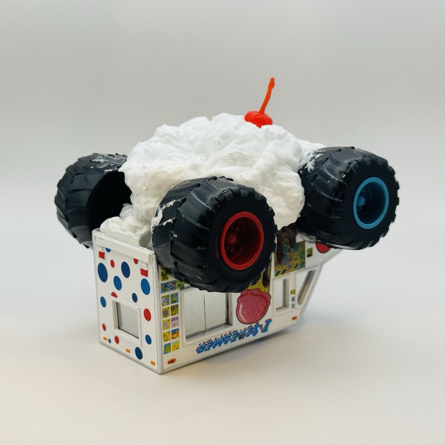 Disney Pixar Cars Toon I-SCREAMER SUNDAE CUSTOM Monster Truck Mater 1:55 Diecast