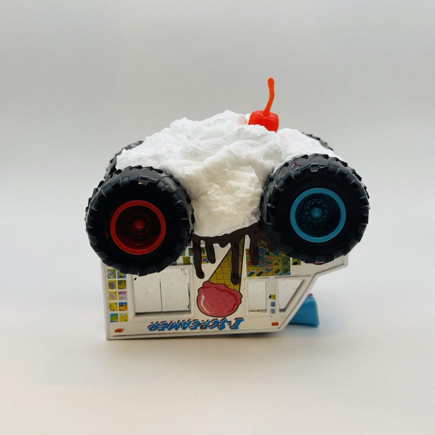 Disney Pixar Cars Toon I-SCREAMER SUNDAE CUSTOM Monster Truck Mater 1:55 Diecast