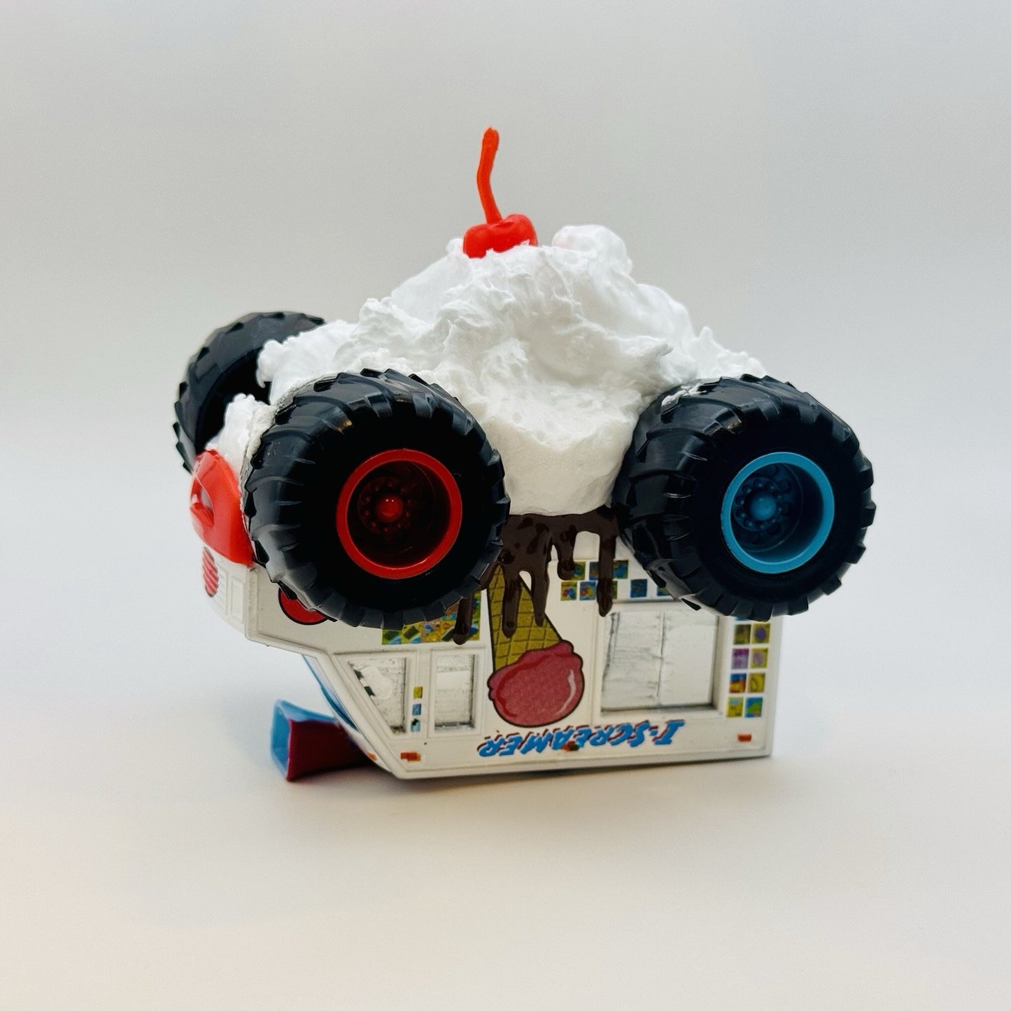 Disney Pixar Cars Toon I-SCREAMER SUNDAE CUSTOM Monster Truck Mater 1:55 Diecast