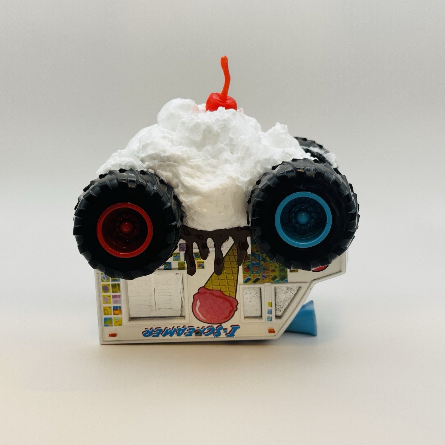 Disney Pixar Cars Toon I-SCREAMER SUNDAE CUSTOM Monster Truck Mater 1:55 Diecast