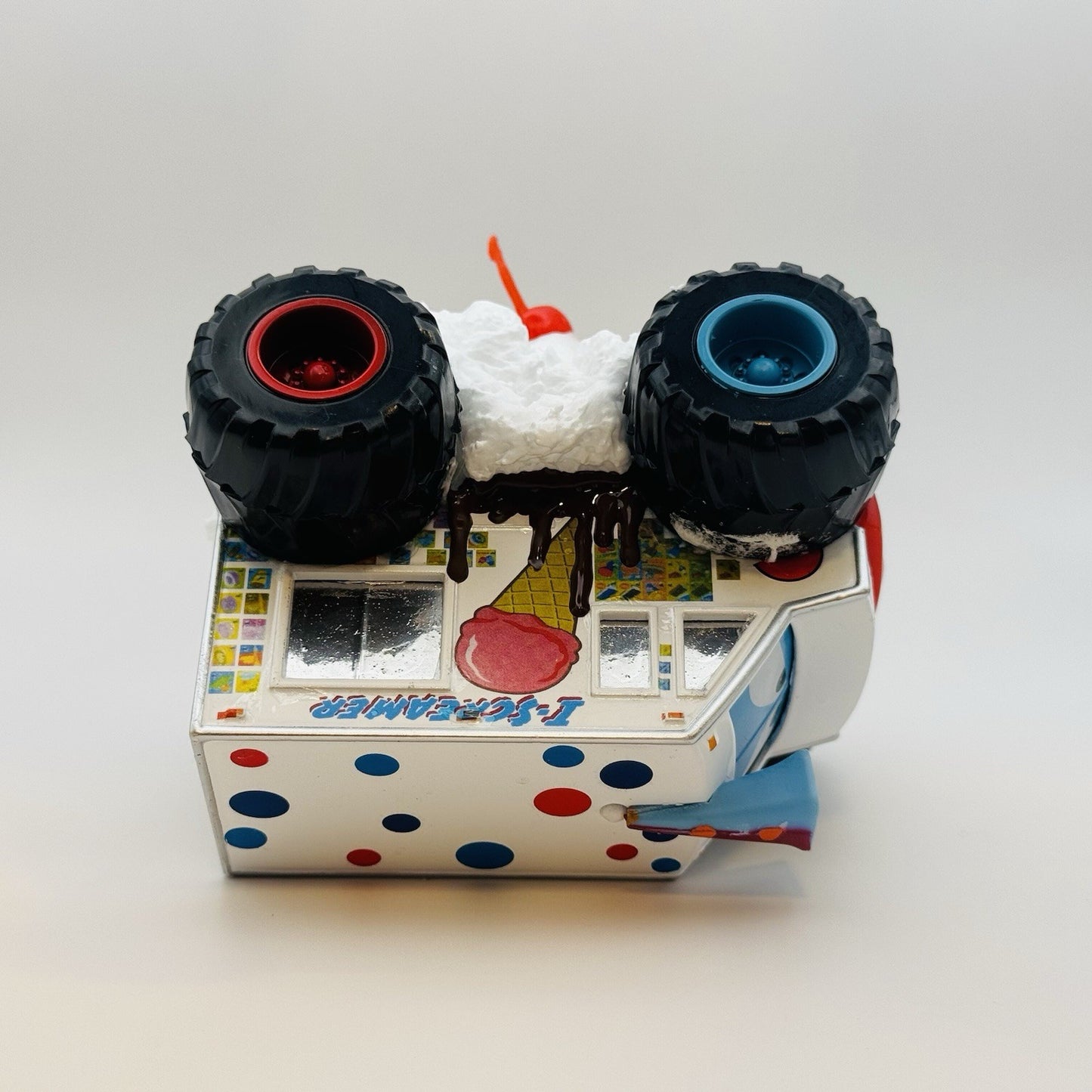 Disney Pixar Cars Toon I-SCREAMER SUNDAE CUSTOM Monster Truck Mater 1:55 Diecast