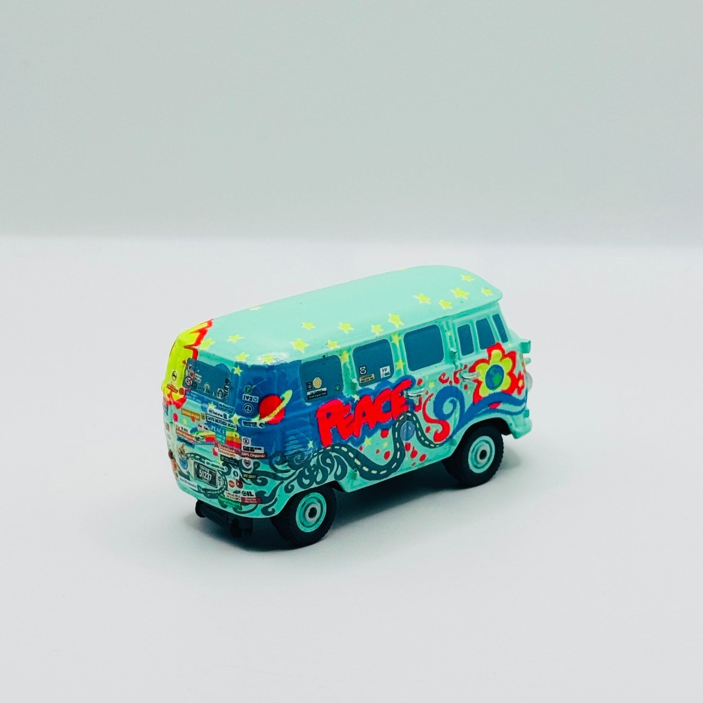 Disney Pixar Cars - PRECISION SERIES GLOW FILLMORE SET EXCLUSIVE - 1:55 Diecast